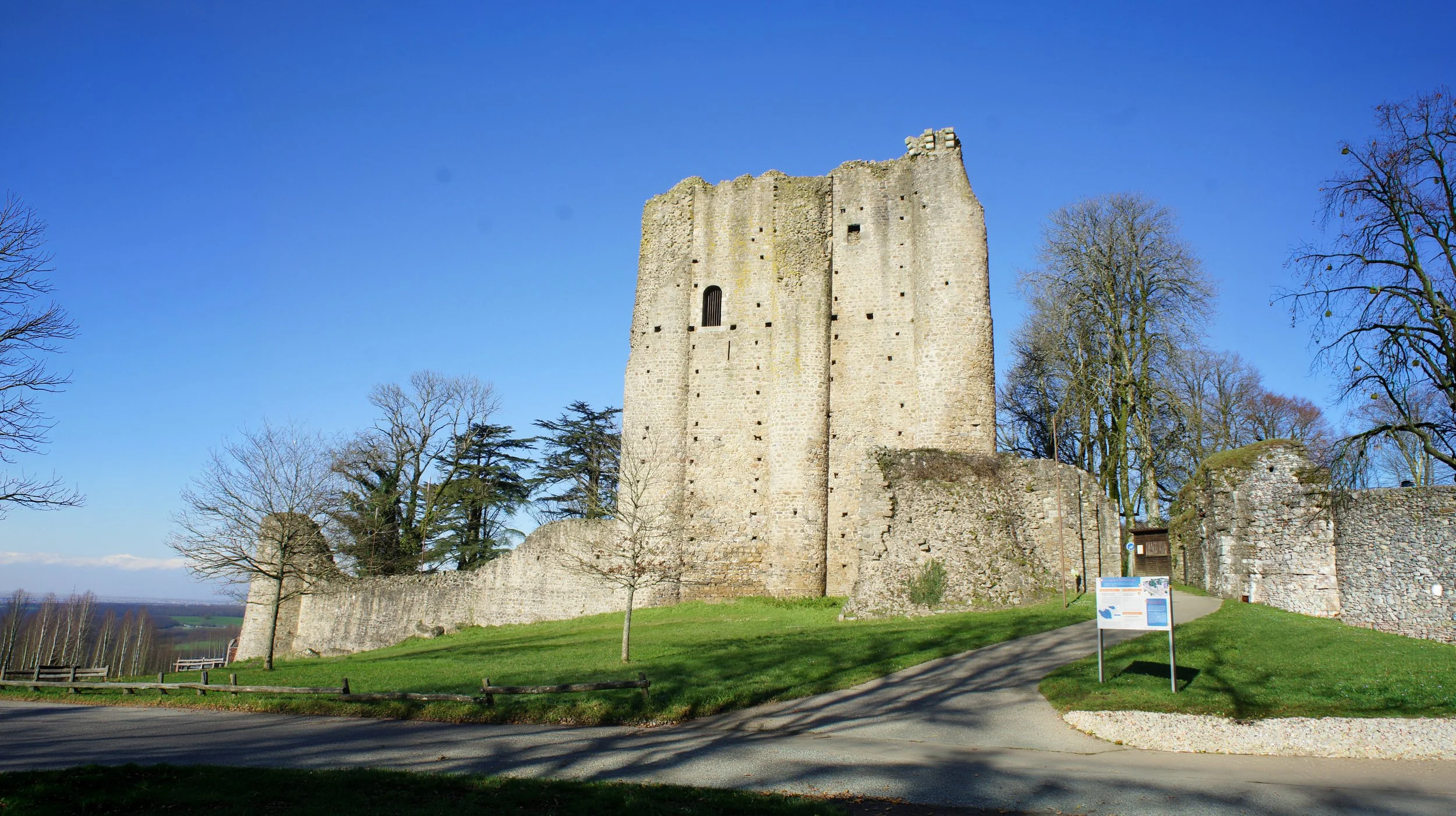 <strong>Château de Pouzauges </strong><br> Mise en valeur <br> Pouzauges (85)
