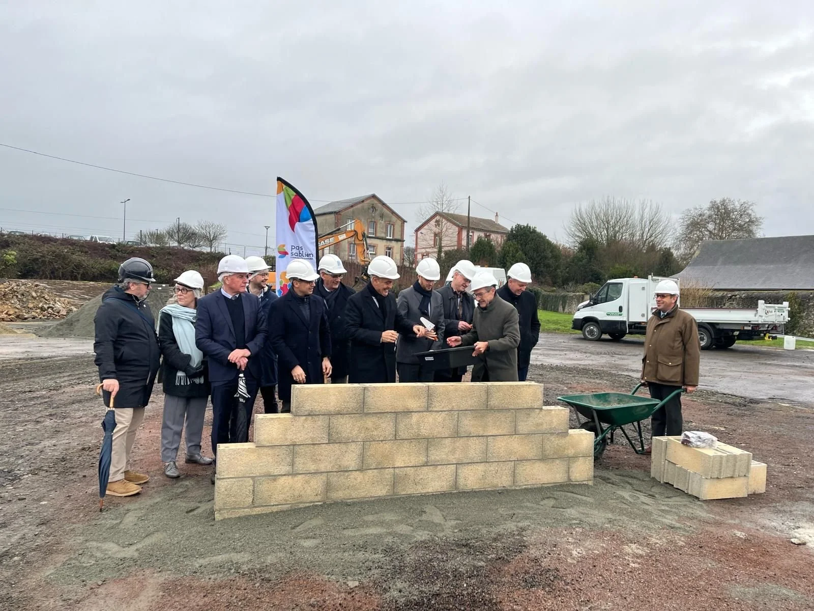 Première pierre posée à Sablé-sur-Sarthe !
