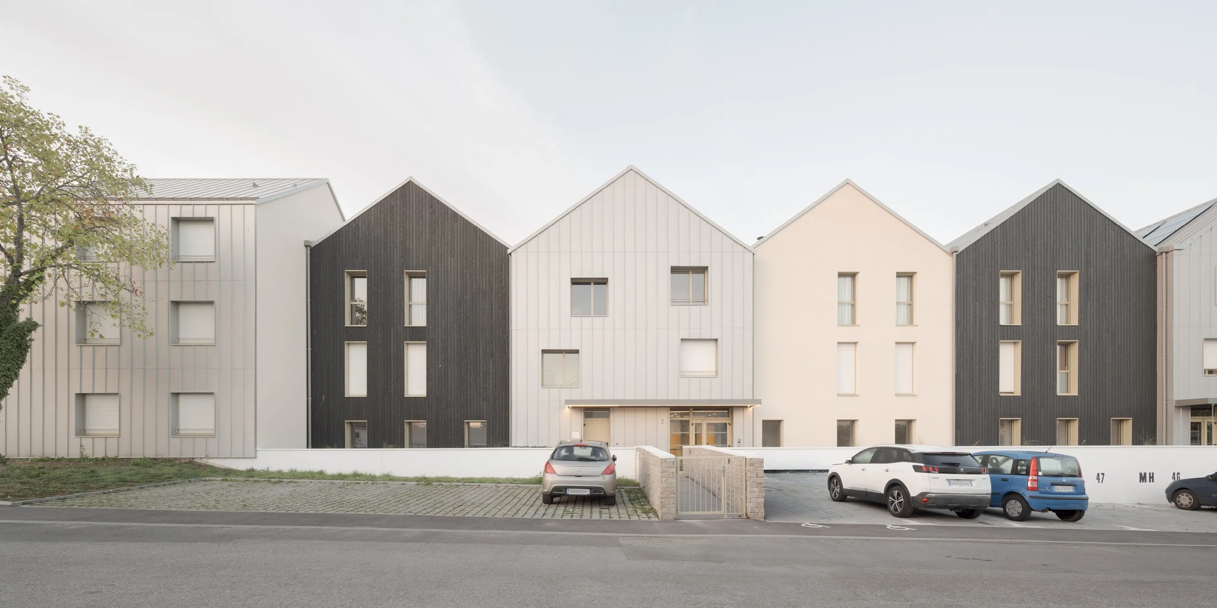 [Retour en images] Le Cottage : 27 logements entre volumes et matières