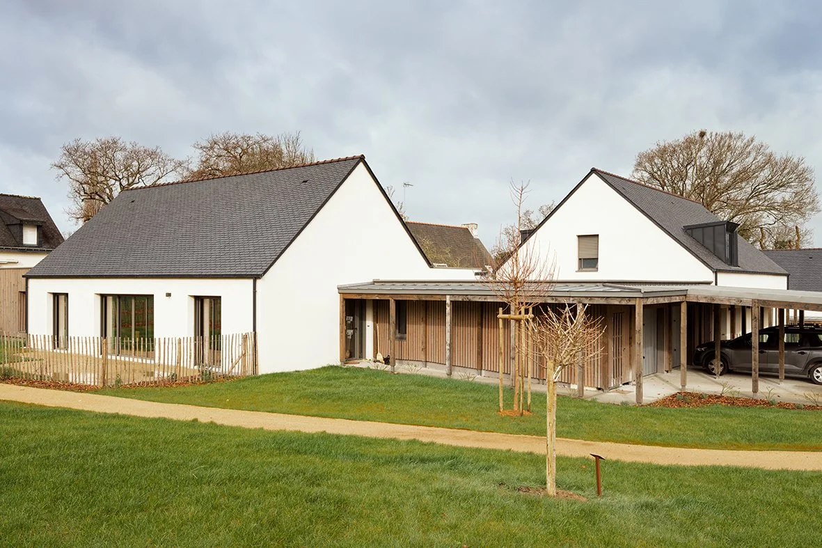 <strong>Village d'enfants </strong><br>7 maisons individuelles + maison commune<br>Sarzeau (56)
