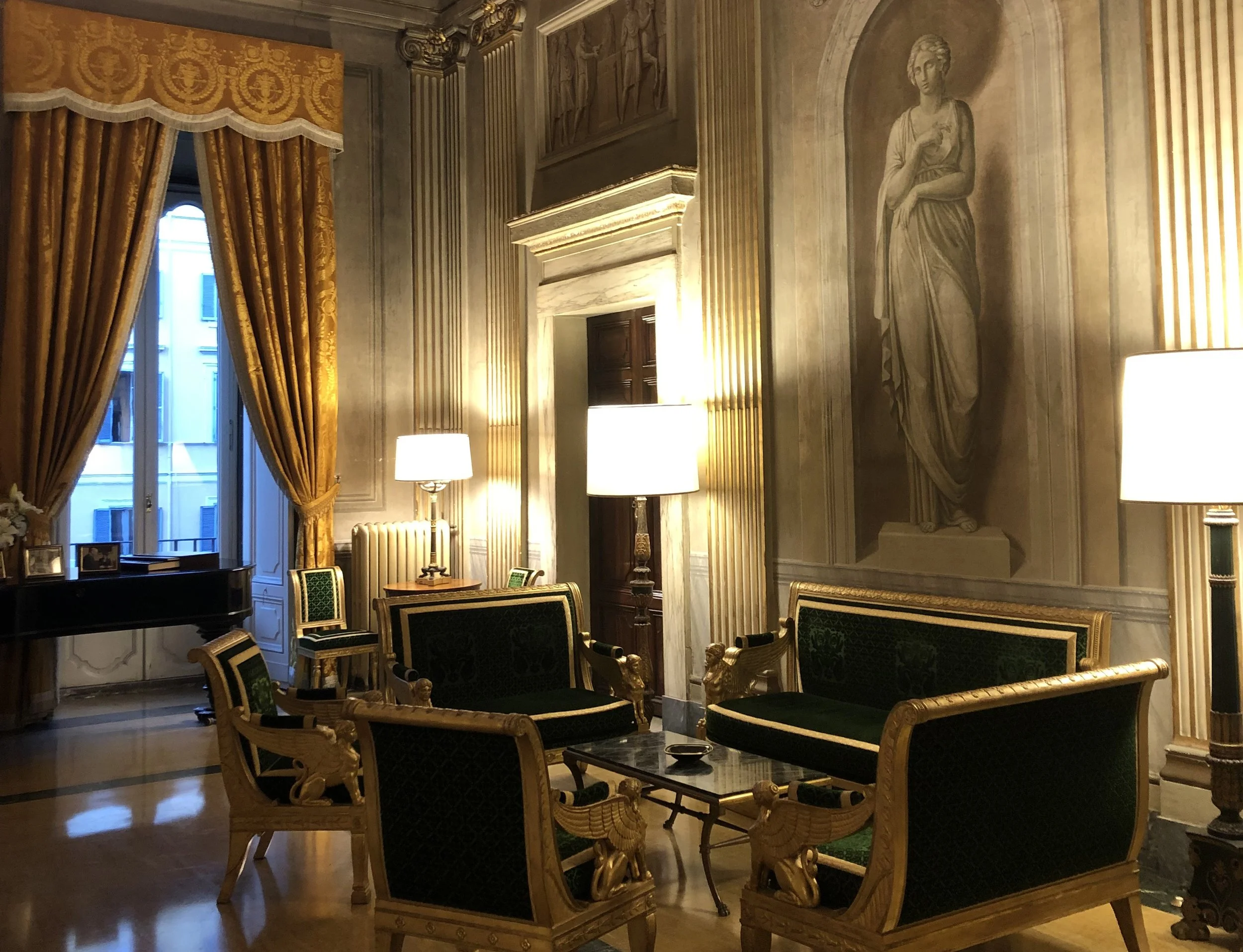 Salle d'Honneur_8C2ABD83-889B-4641-B7CC-FD9494160957_MOD.jpg