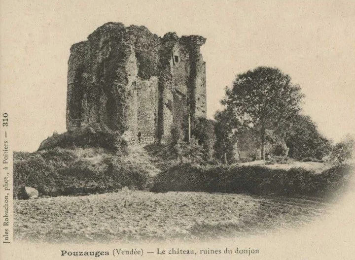 AD85_Pouzauges_Chateau-donjon_CPostale1900.jpg