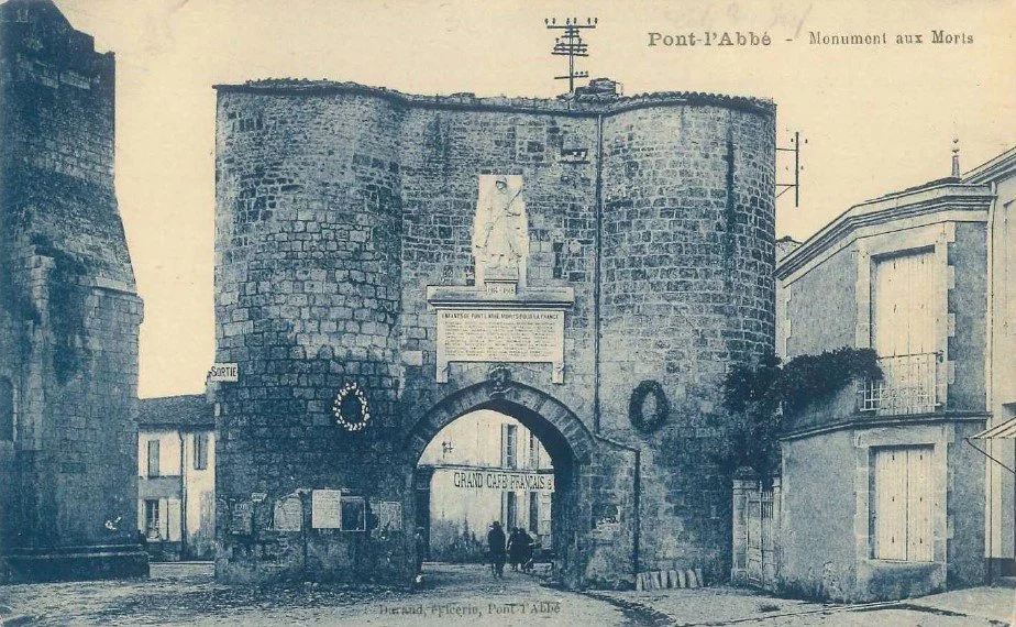 PONT-ABBE-ARNOULT_Monument morts_CP.jpg