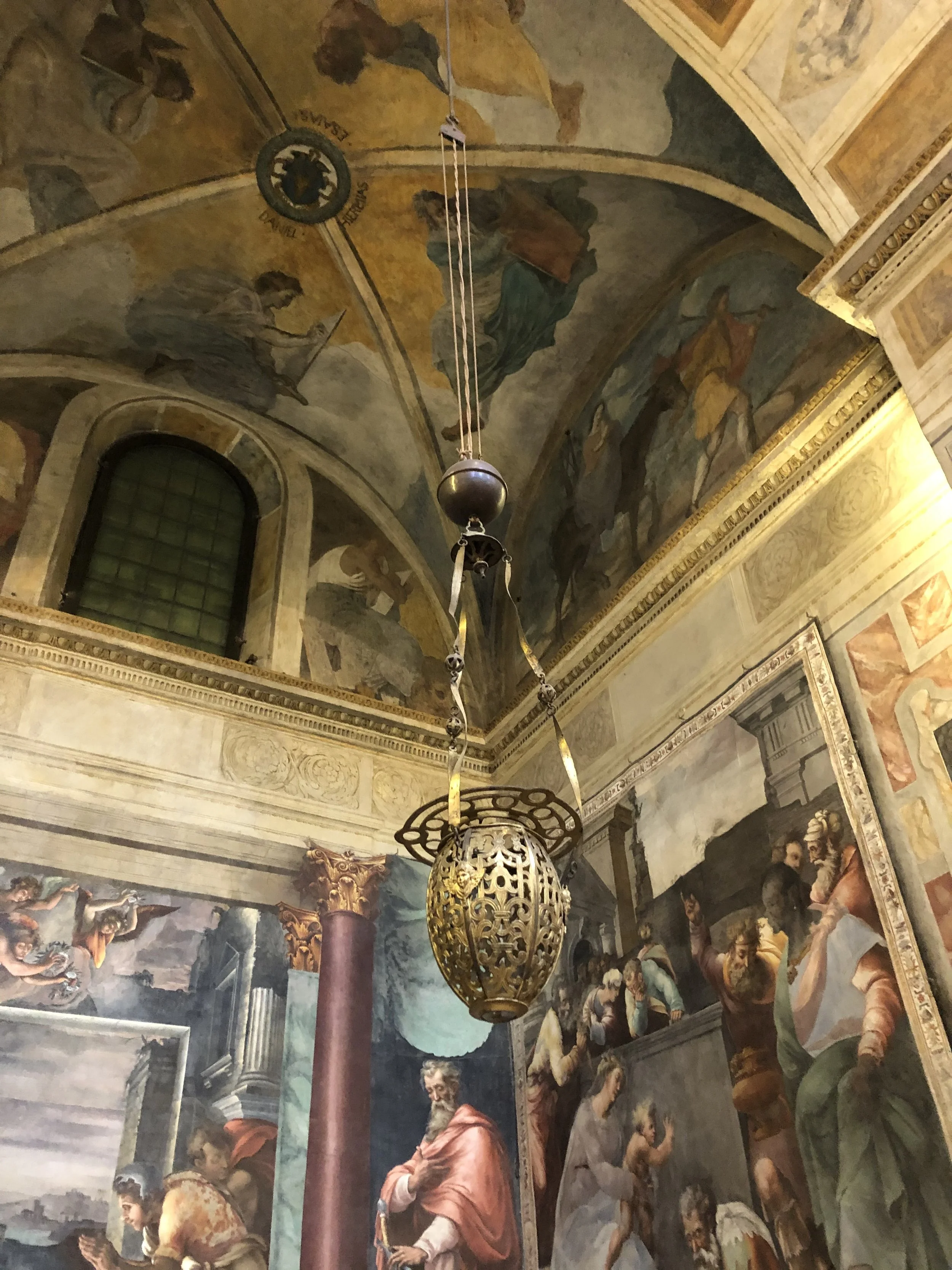 Trinité-des-Monts_Laurent Delfour_ restauration des lampes de sanctuaires moe.jpeg