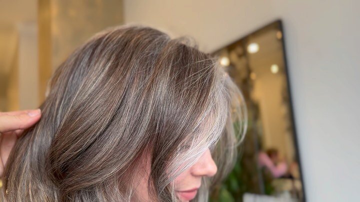 Gray blending is beautiful🌪️
.
.
.
Come in for a FREE consult anytime ! 

@wonderwomanhair