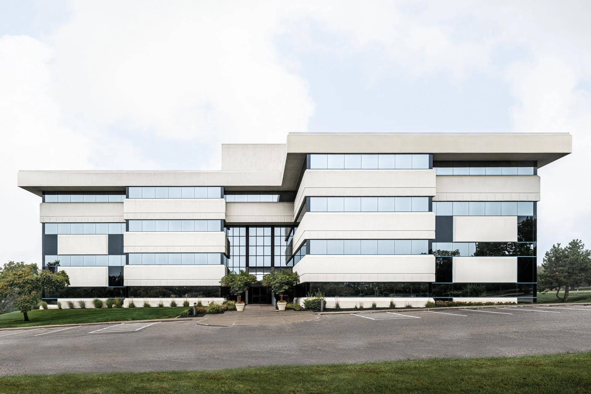 1415 28th St, West Des Moines, IA. Office building.