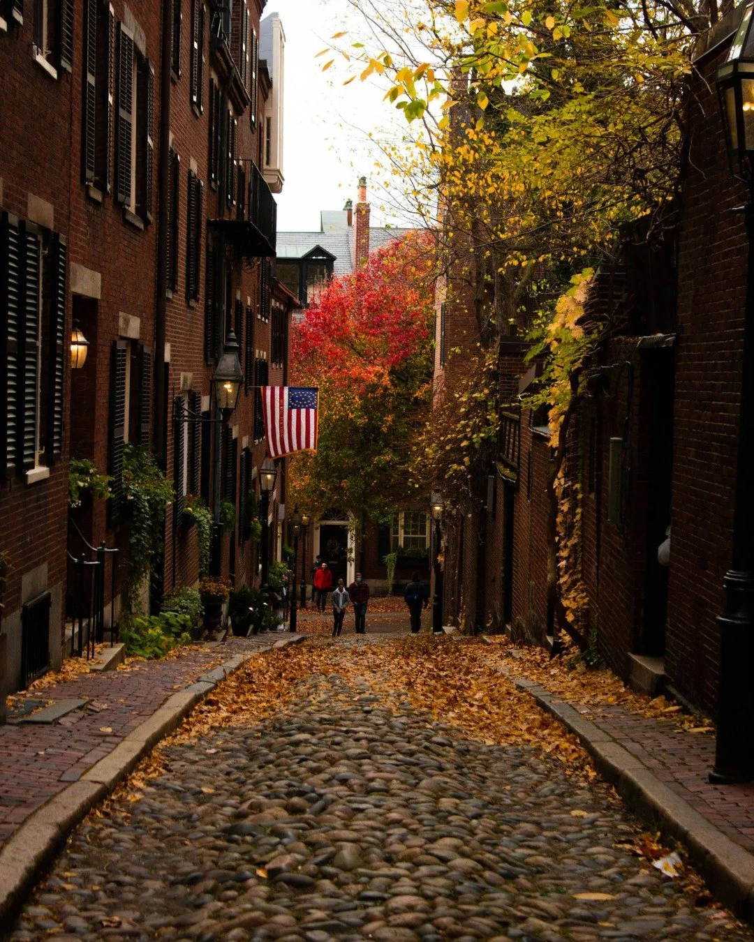 In Boston, fall feels like an invitation to wander slower, linger longer, and savor each detail.

At @RafflesBoston, the season finds its most graceful expression.

Captured by @CarleysCamera