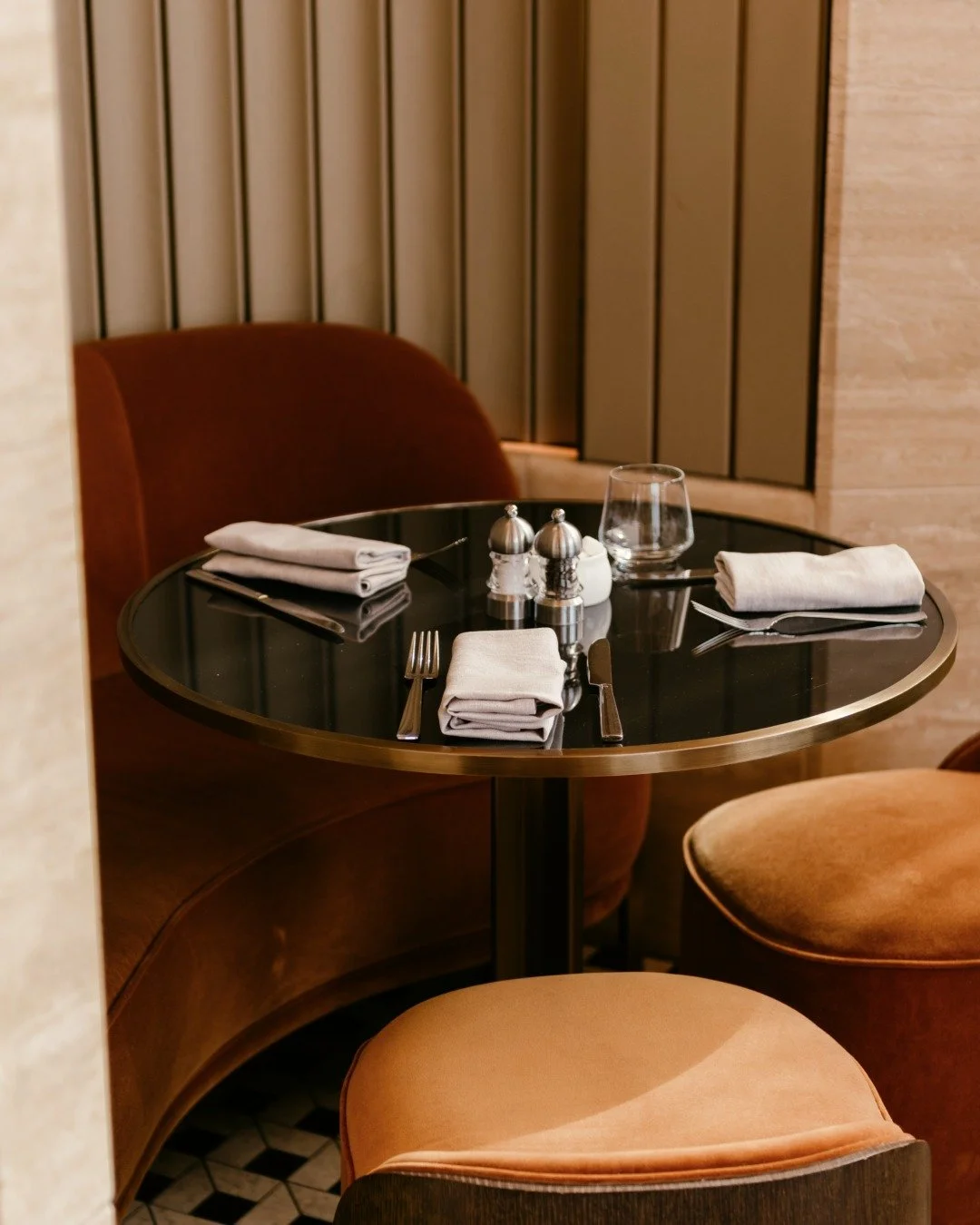 A table set for conversation at @RafflesBoston.

Captured by @CarleysCamera.