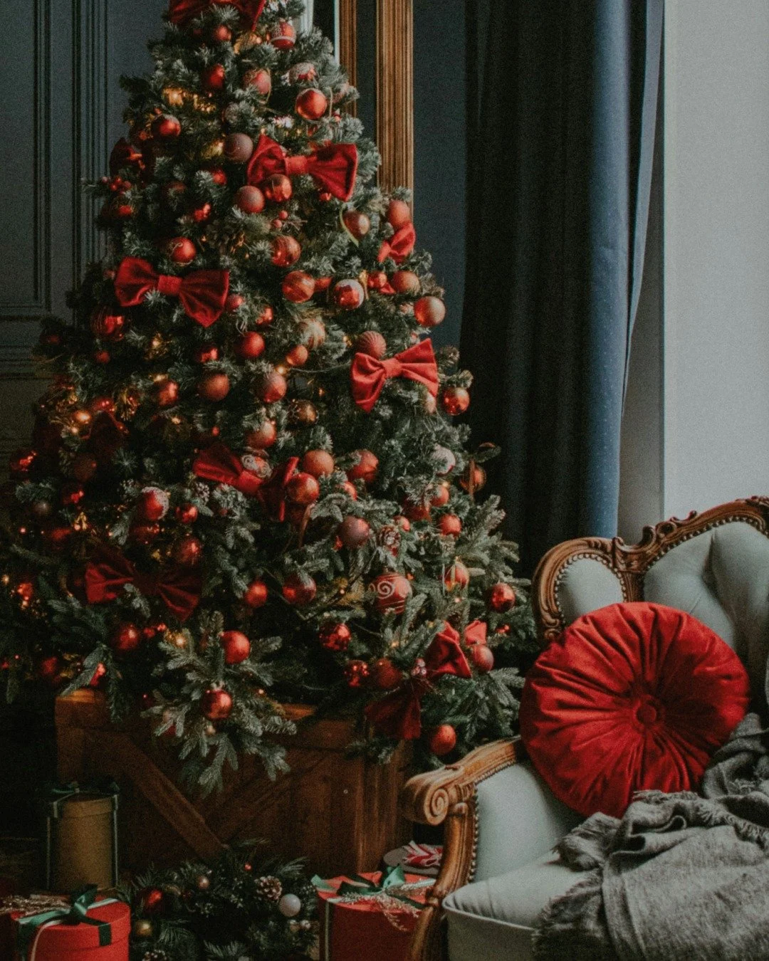 A little light, a little warmth, and a day meant for slowing down. Happy holidays from Persephone Social.