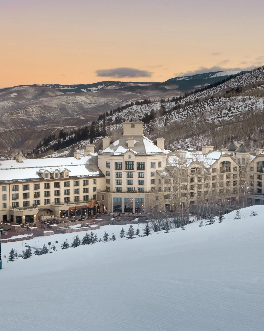 A winter escape, perfectly held.

Snowy mornings, golden light, and the quiet comfort of @ParkHyattBC and @ParkHyatt.