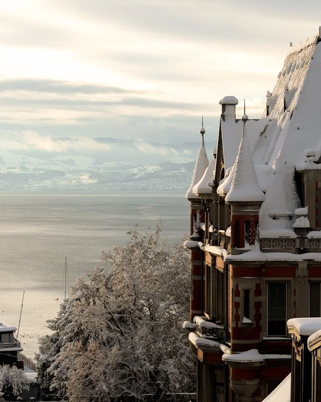 Winter light over the lake, the city softened by snow.

A quieter kind of luxury, overlooking Z&uuml;rich at @ParkHyattZurich, part of the @ParkHyatt collection.