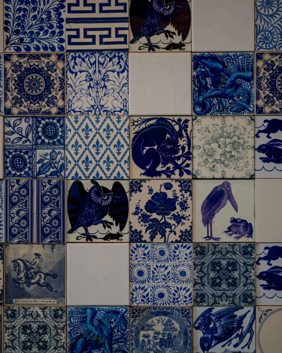 At @LingnanHouseGuangzhou, every detail feels considered.

From handpainted ceramics and warm, layered interiors to the precision unfolding inside the open kitchen, the experience is shaped by craftsmanship at every scale.

A space where Cantonese tr