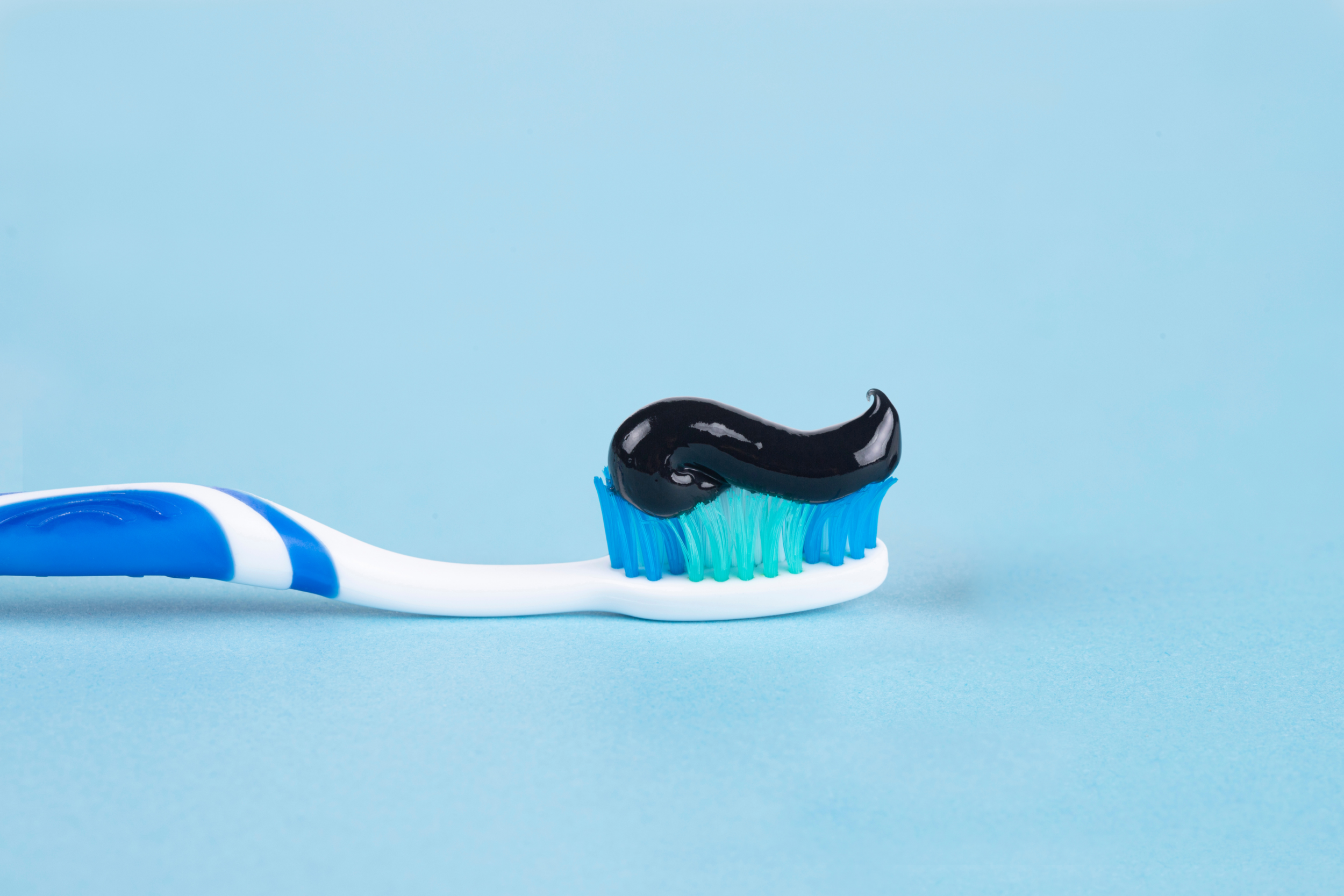 Charcoal Toothpaste for Teeth Whitening: The Pros and Cons