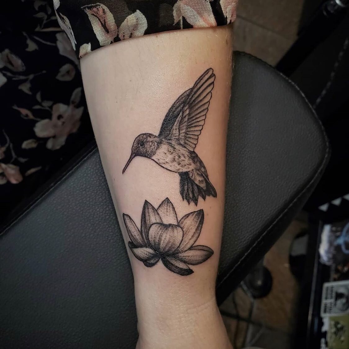 Gorgeous hummingbird by @desib_art #truthandtriumphtattoo