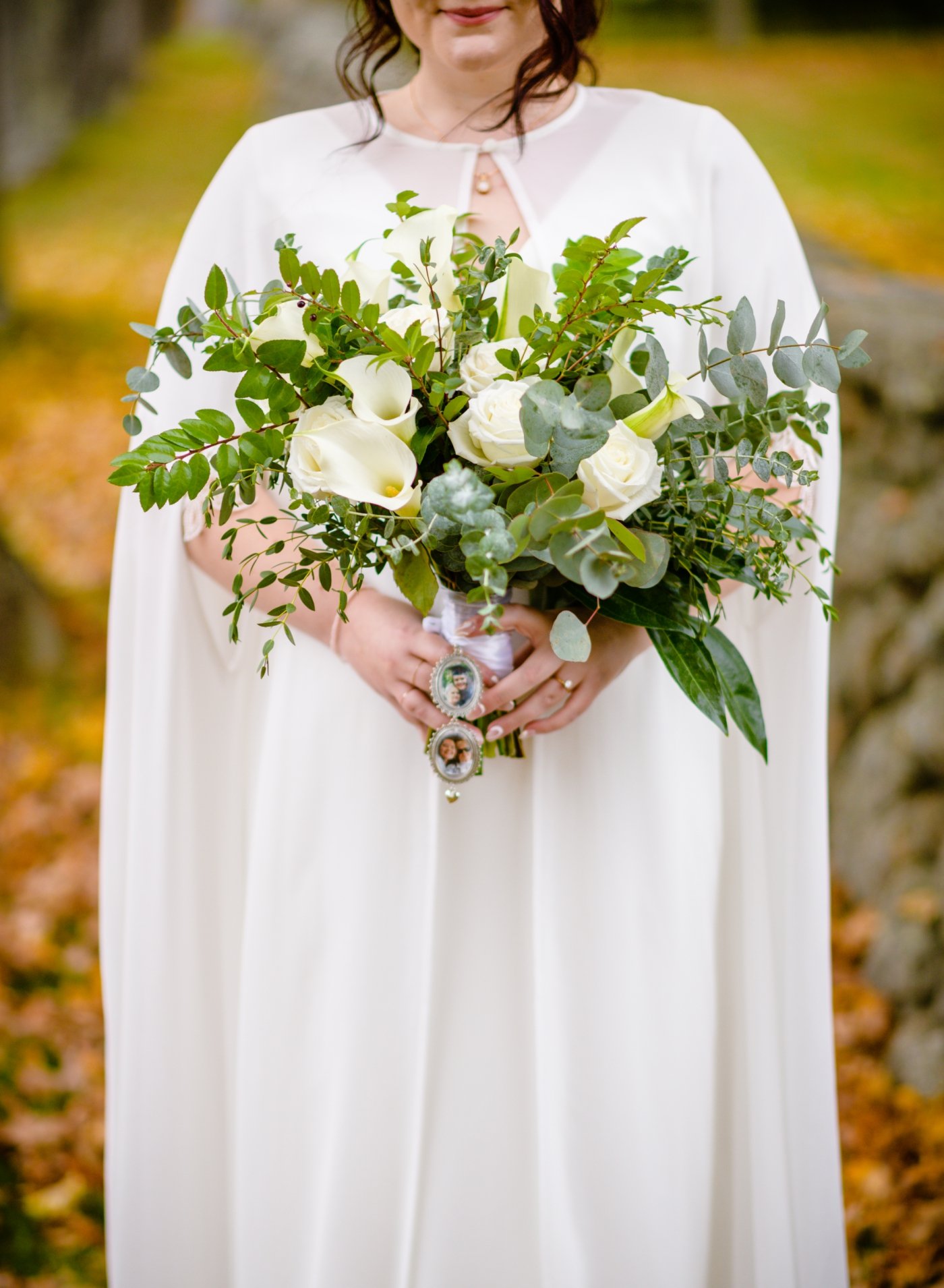 white and green bridal bouquet