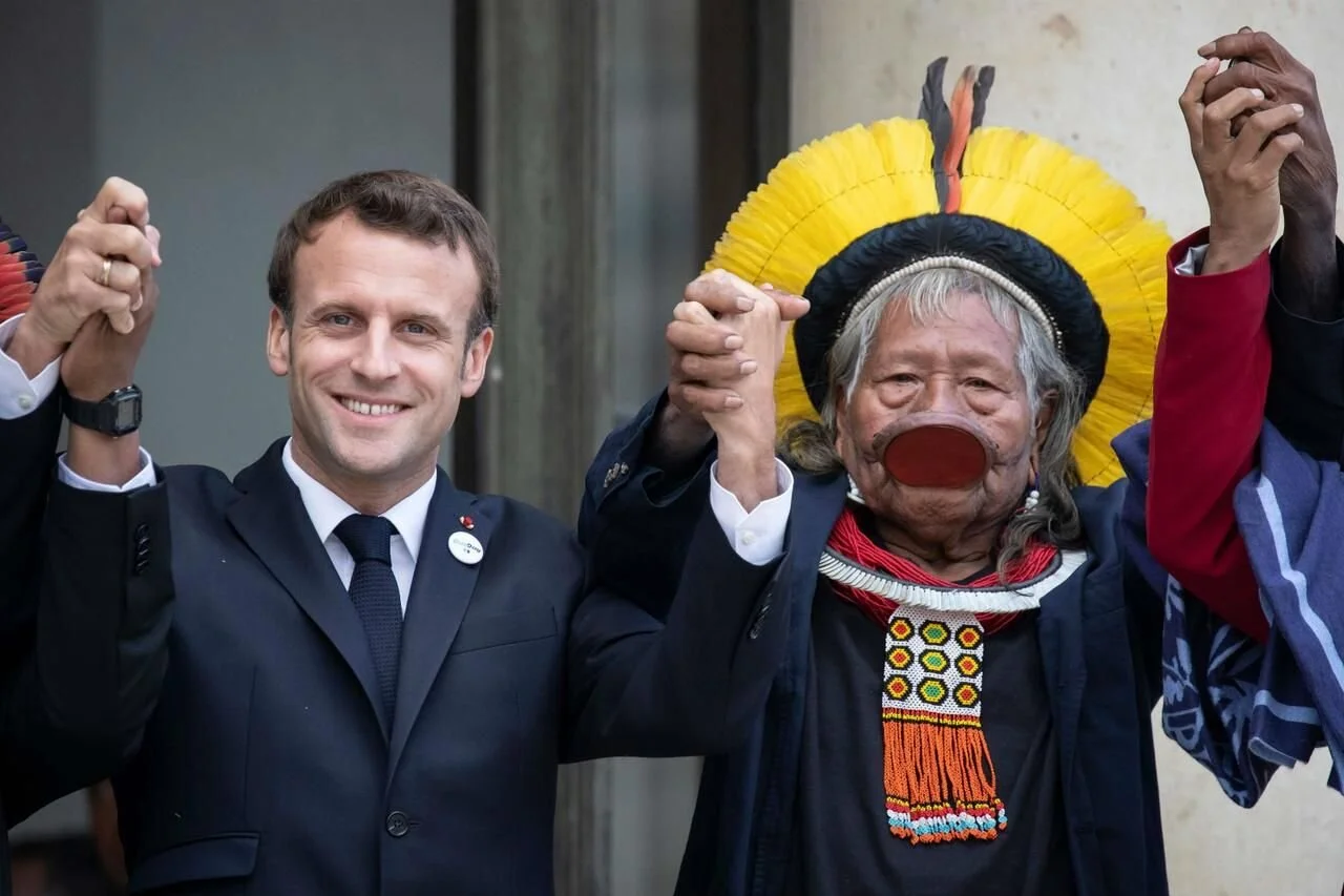 Noticias Mensaje para Bolsonaro: Macron recibió a un líder indígena brasileño que quiere "salvar el Amazonas"