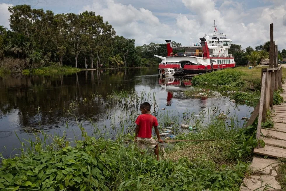 La esperanza navega por el río Ucayali