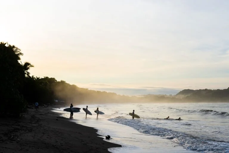 Proponen proteger ecosistemas marinos a través del surf | ENTREVISTA