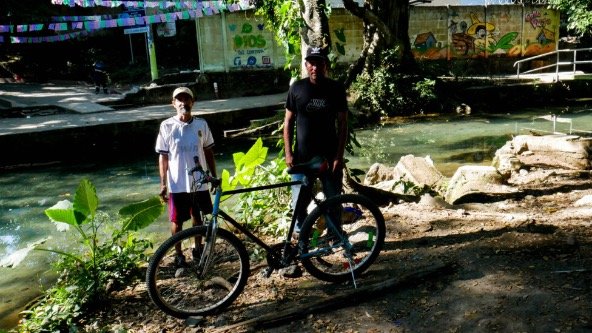 Familias pobres en pie de lucha por el agua en El Salvador, ante avance de industria