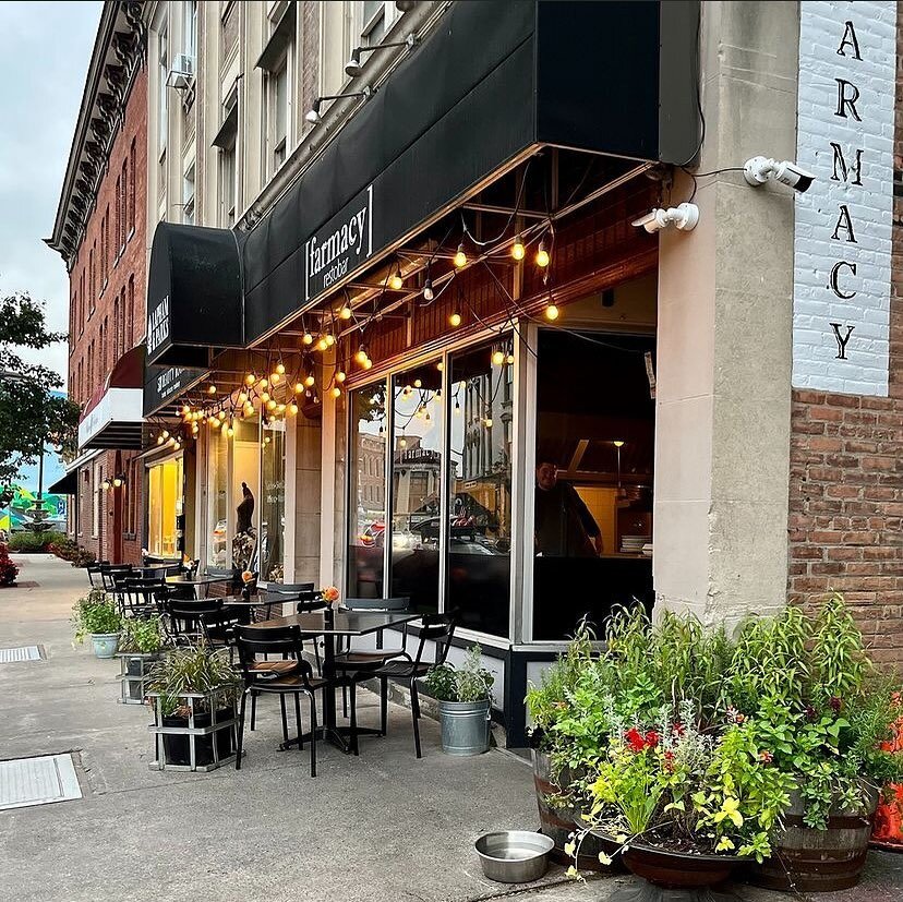 Downtown Glens Falls is without a doubt our favorite place to dine out! You can usually find us at @farmacy_gf thanks to their amazing cocktails and food (especially that sourdough bread!)

Other favorites include @mint.restaurant @mikadoglensfalls &