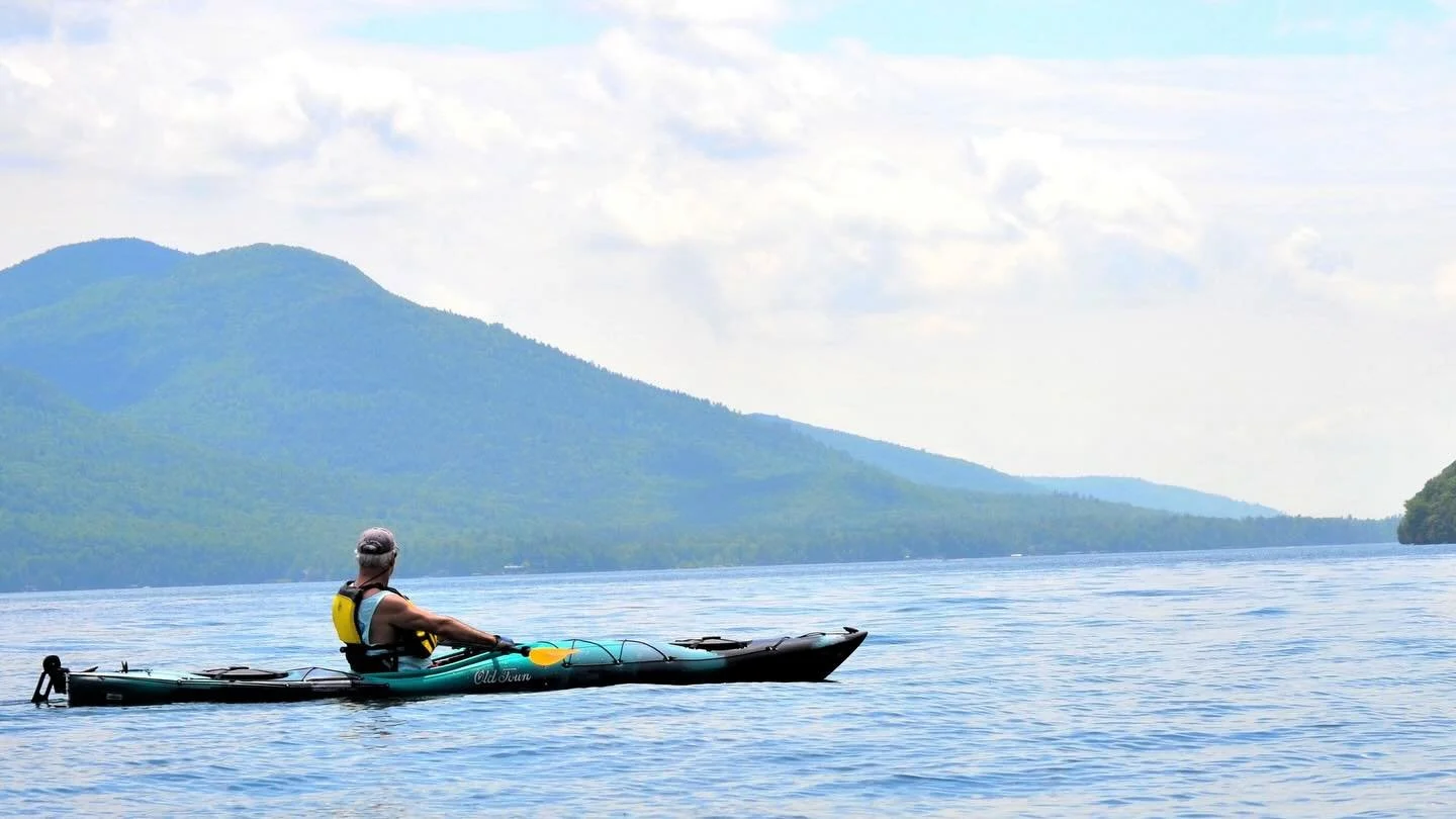 Experiencing the Lake Part 2 🌊

Boating not for you? No worries! Check out these other options to get out on the lake&hellip;

1️⃣ Kayak/Paddleboard: Rent rent locally from @lakegeorgekayakco or bring your own from home! Inflatable paddleboards are 