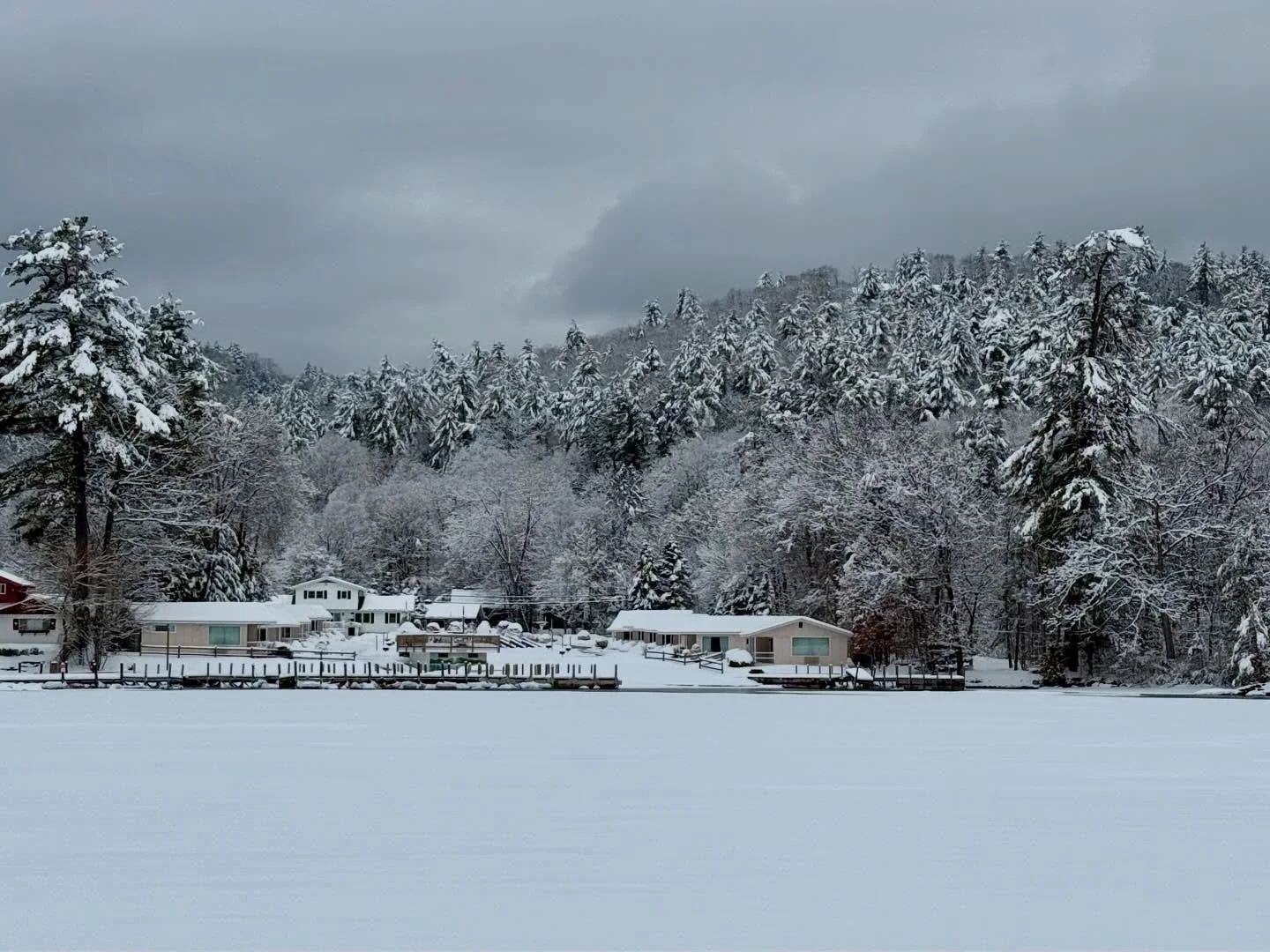 We&rsquo;re getting a littleeee sick of the cold but the fresh snowfall is so pretty🎿❄️
