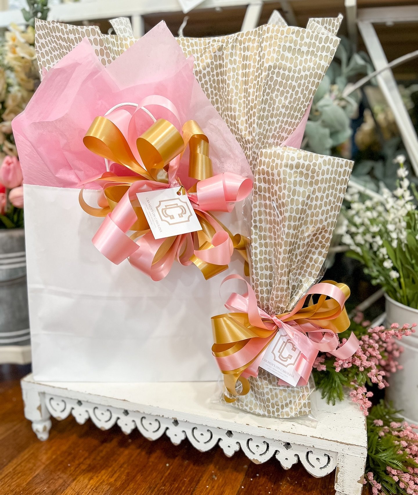 This week is professional assistant week!! 💻🖊️📎Mother&rsquo;s Day, teacher appreciation &amp; graduation or just around the corner!! 🌸🍎✏️ 🎓 We are are already wrapping up some great gifts! Stop in to see us today!!✨ 𝙊𝙥𝙚𝙣 until 𝟲𝙥𝙢 today!