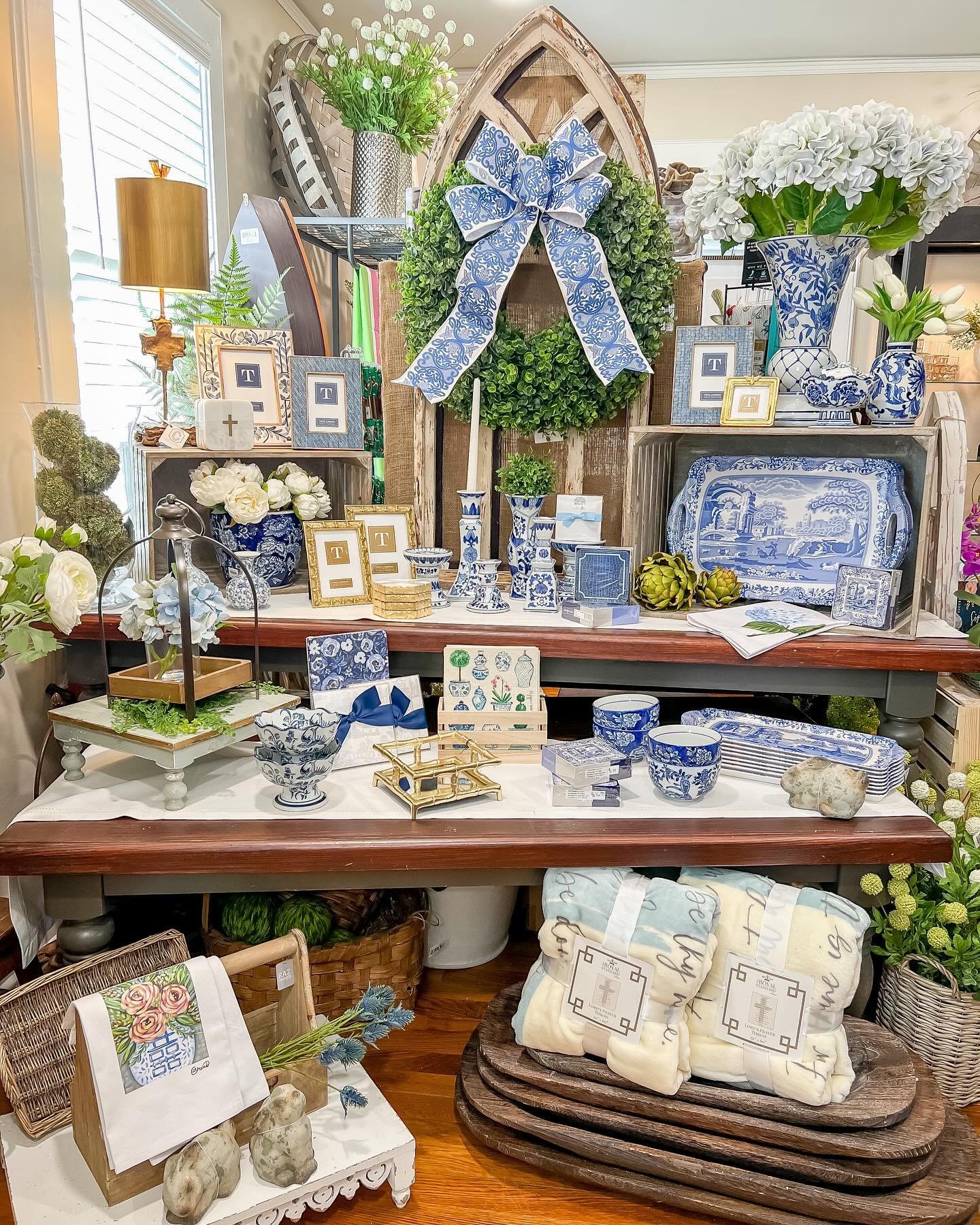 No need for the weekend blues!! 💙🤍 Come shop!! 🛍️✨ Mother&rsquo;s Day is in 2 weeks!! 𝙊𝙥𝙚𝙣 until 𝟲𝙥𝙢 today!⁣
⁣
Carmen&rsquo;s on Carolina⁣
1631 Carolina Avenue⁣
Orangeburg, SC⁣
⁣
⁣
