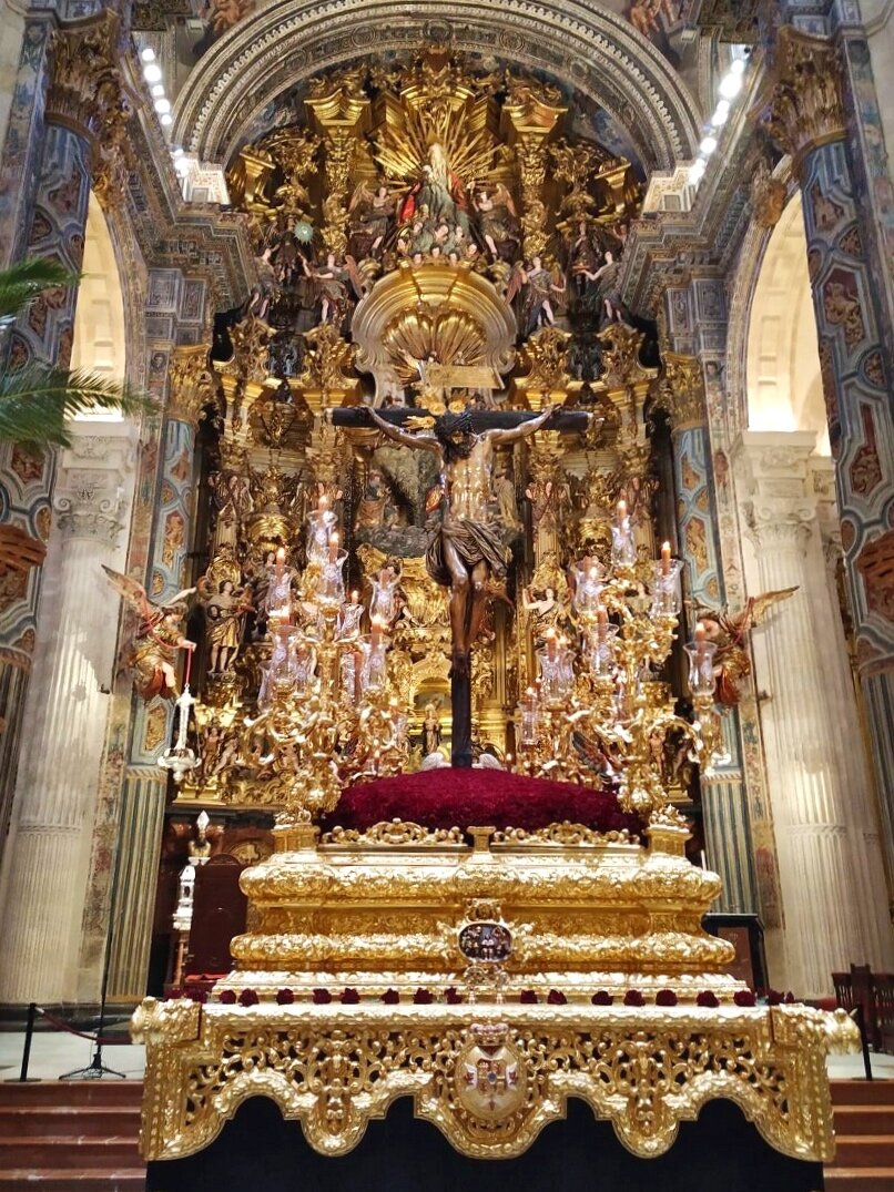 The sculpture of Jesus crucified is presented at the church in from of the altar before the start of the parade.