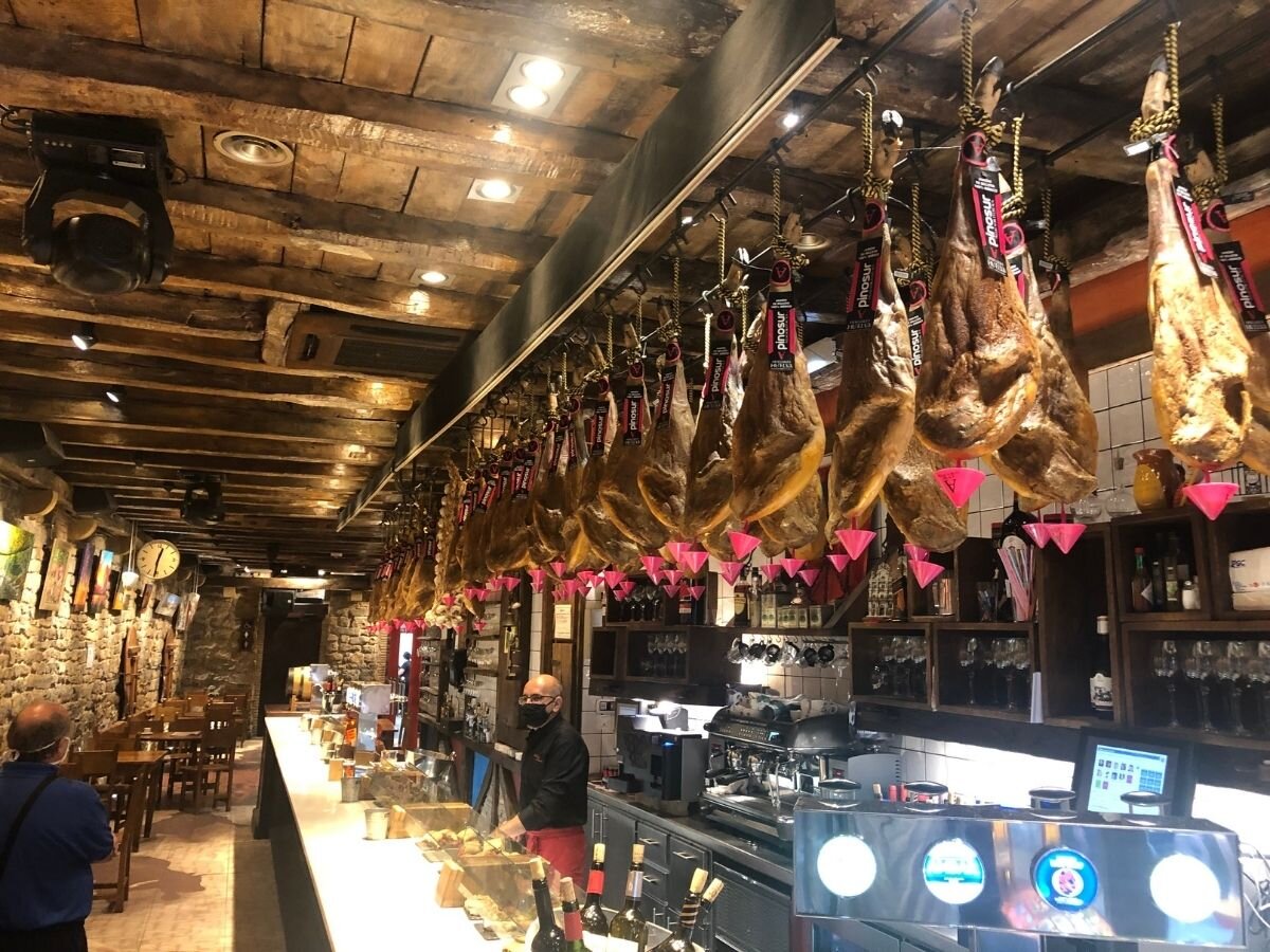 A ceiling bedecked with jamón is a thing of beauty.