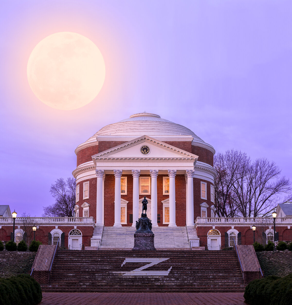 Rotunda Moonset