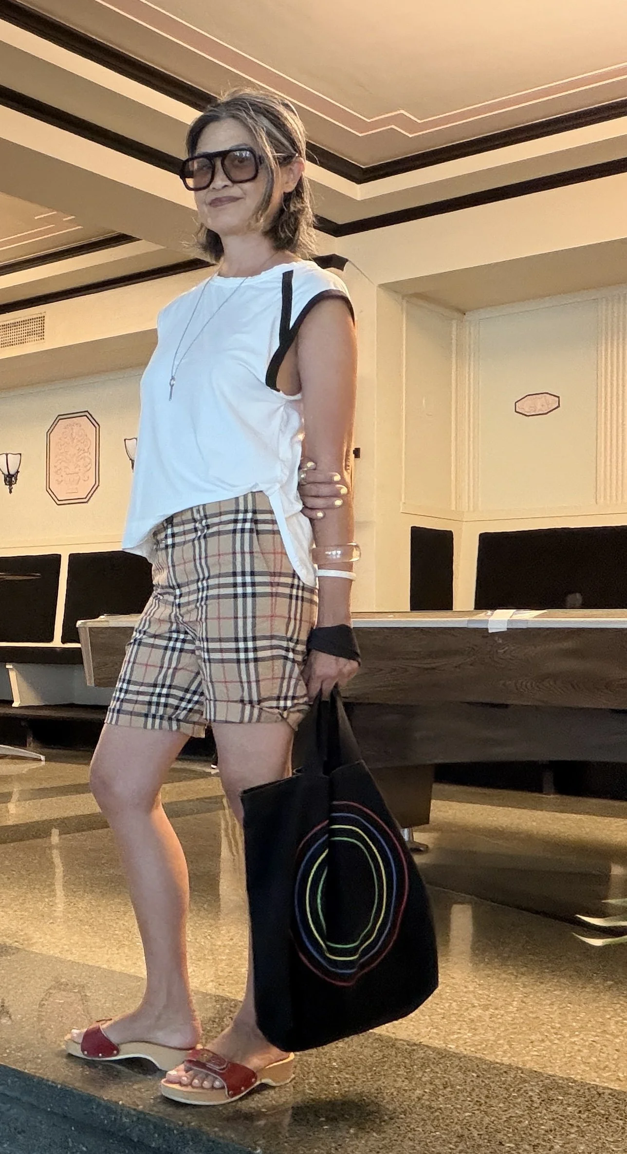 chicago top fashion influencer sharing high low fashion for summer