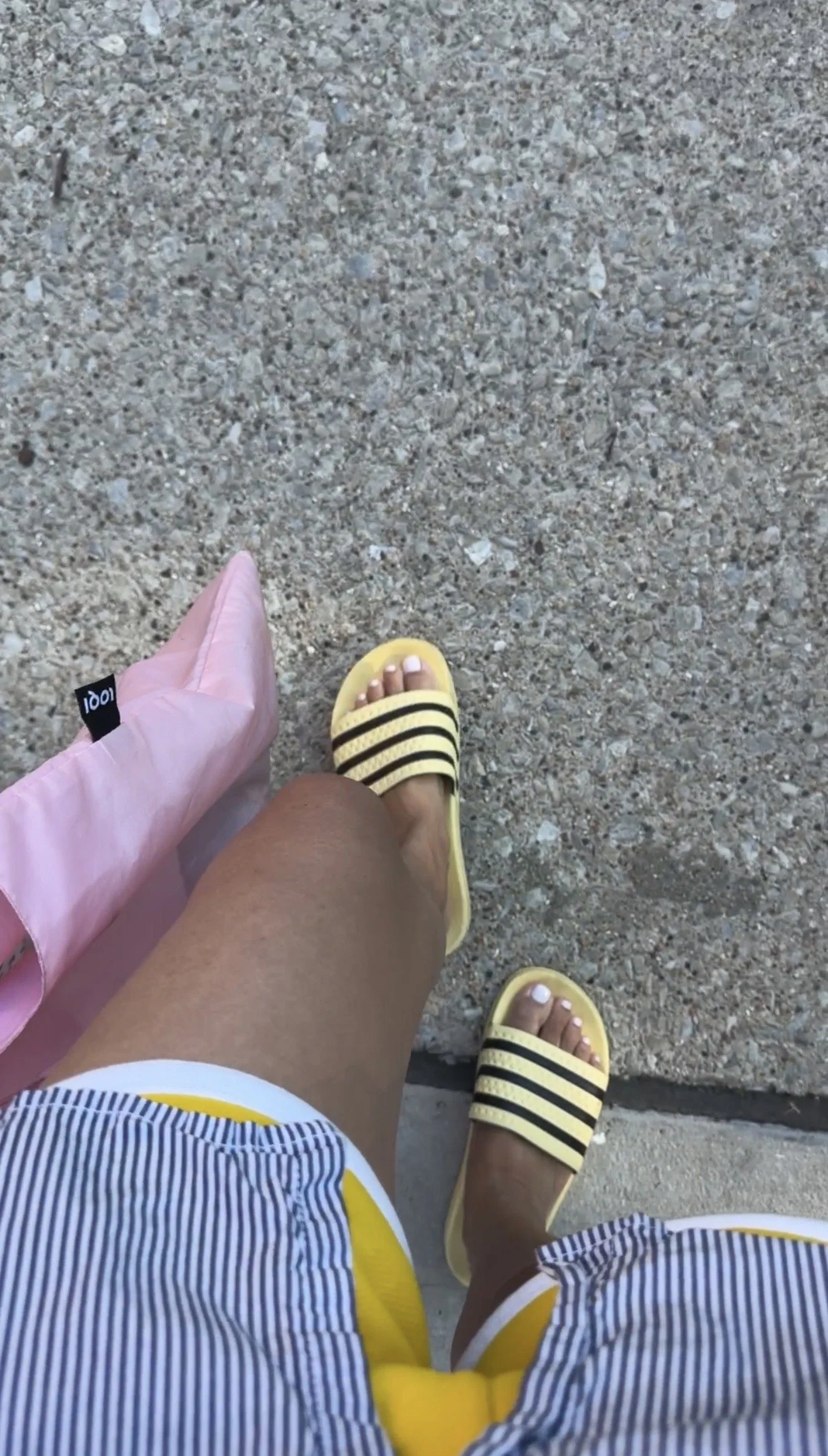 chicago top fashion influencer pattern mixing summer outfits
