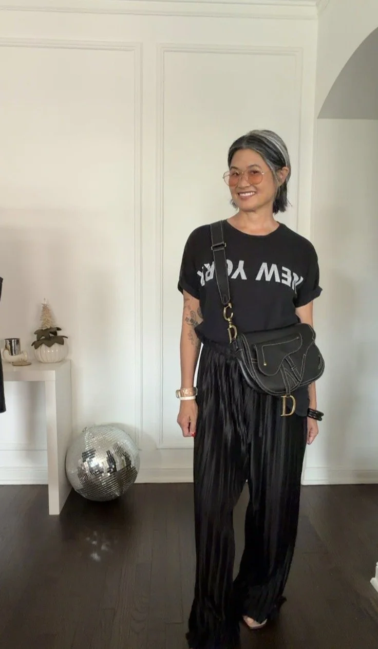 Comfortable oversized black outfit with lightweight trousers and graphic tee.