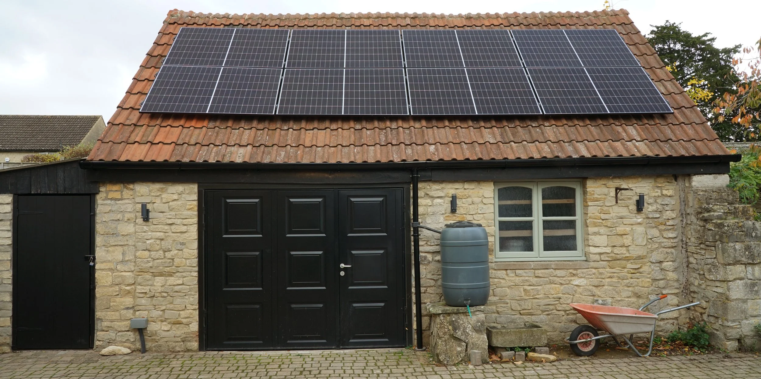 Outbuilding with solar panels.jpg