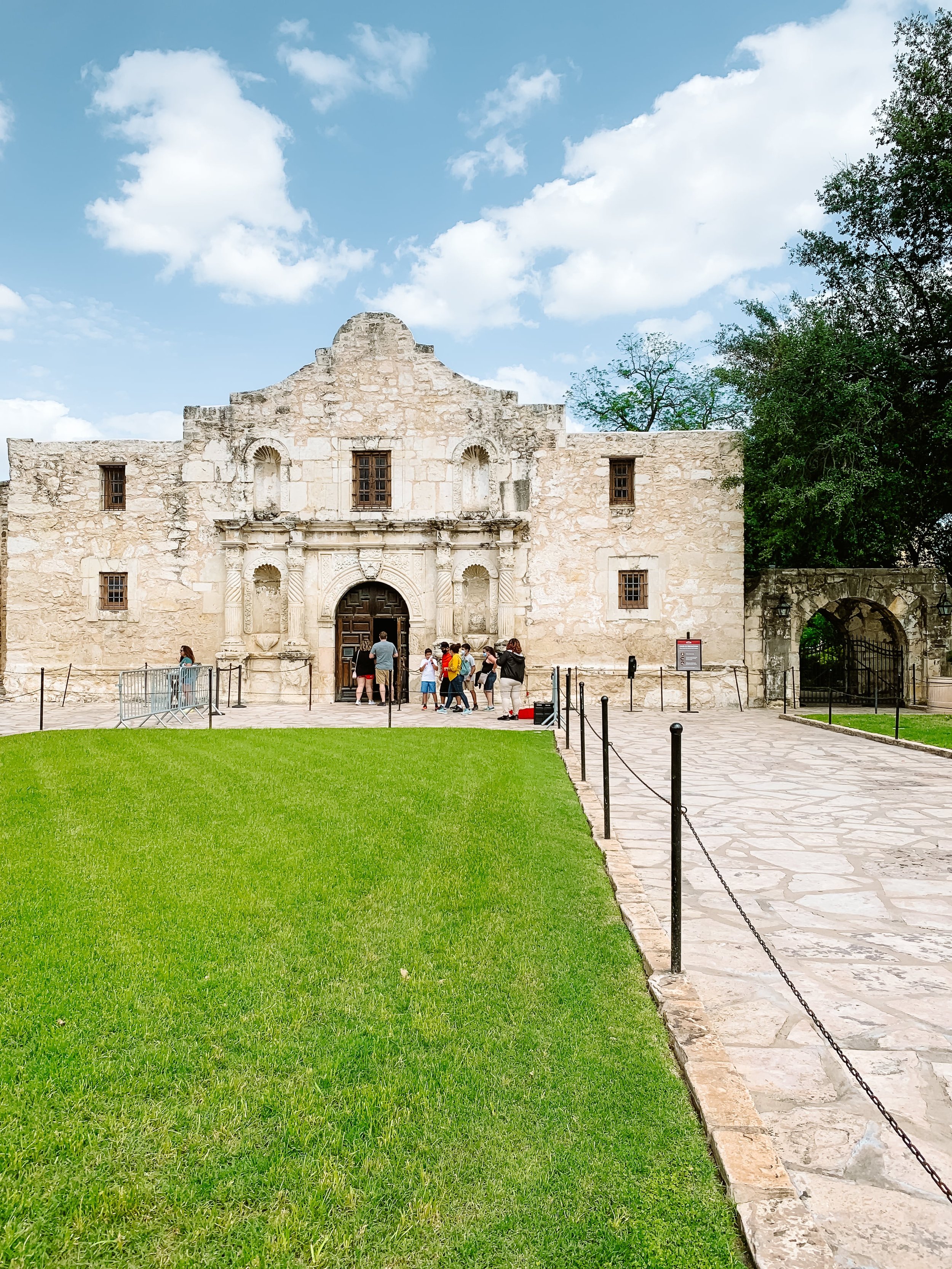 historical sites in texas_the alamo.jpg