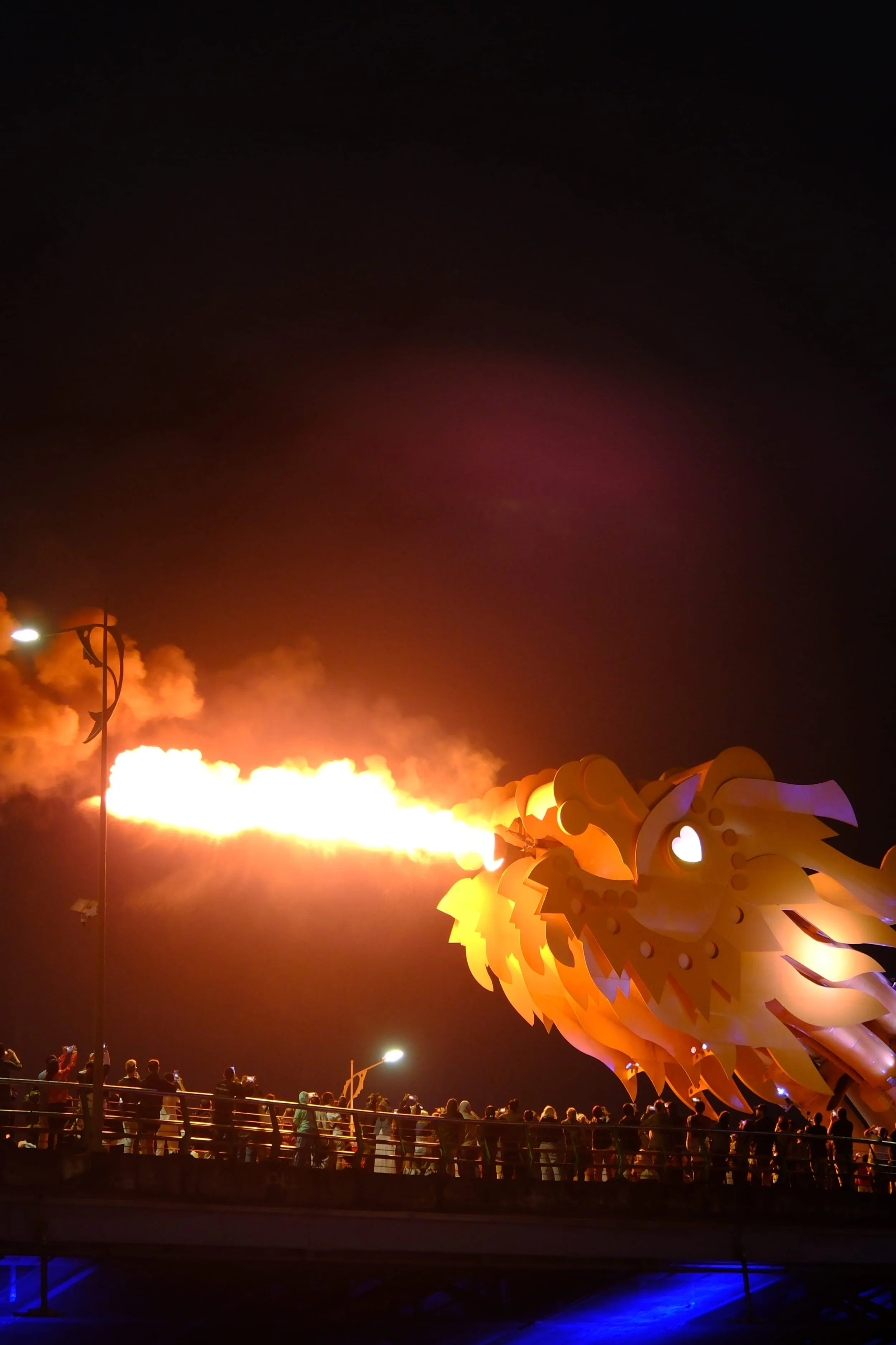 fire dragon bridge show da nang vietnam