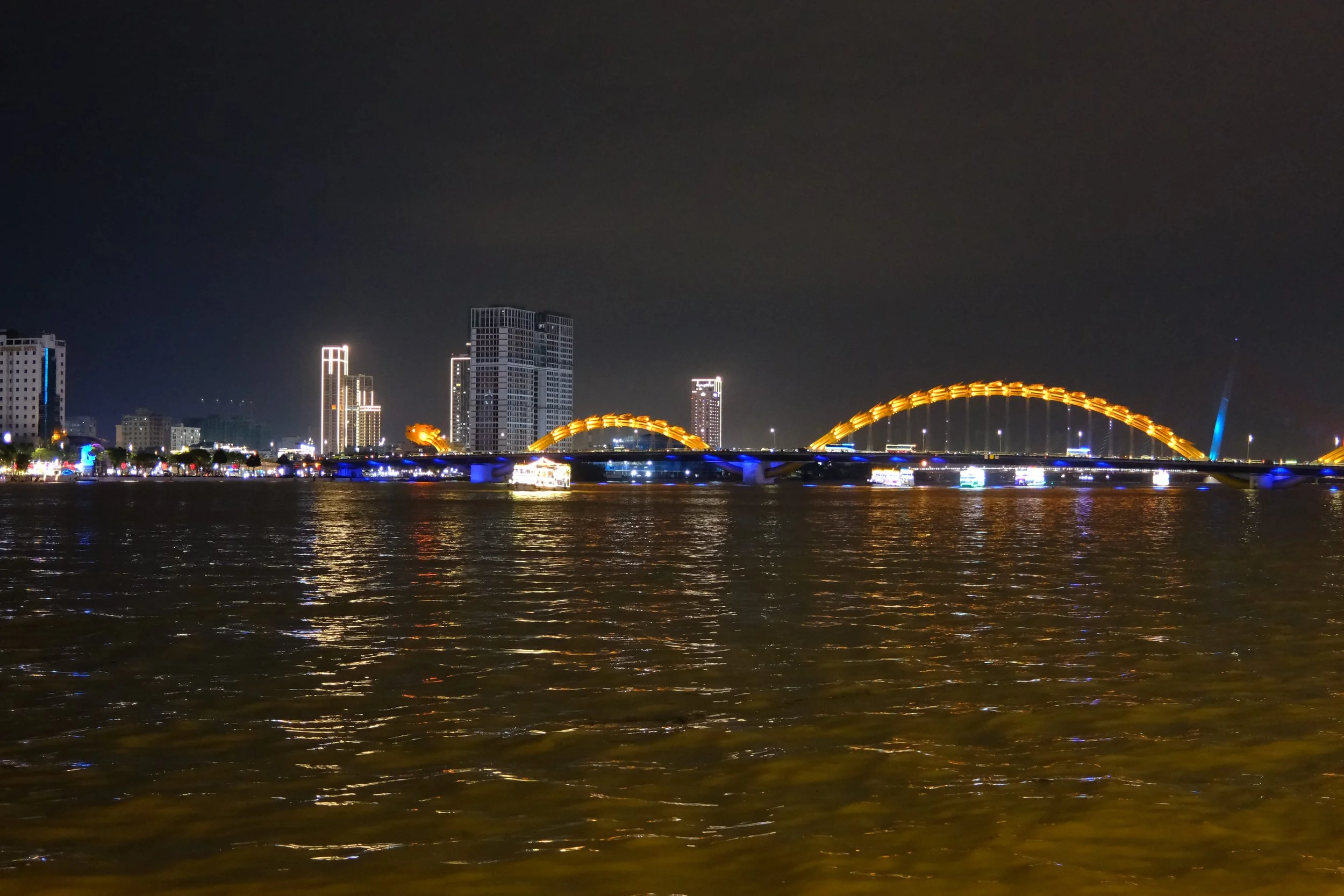 dragon bridge da nang vietnam