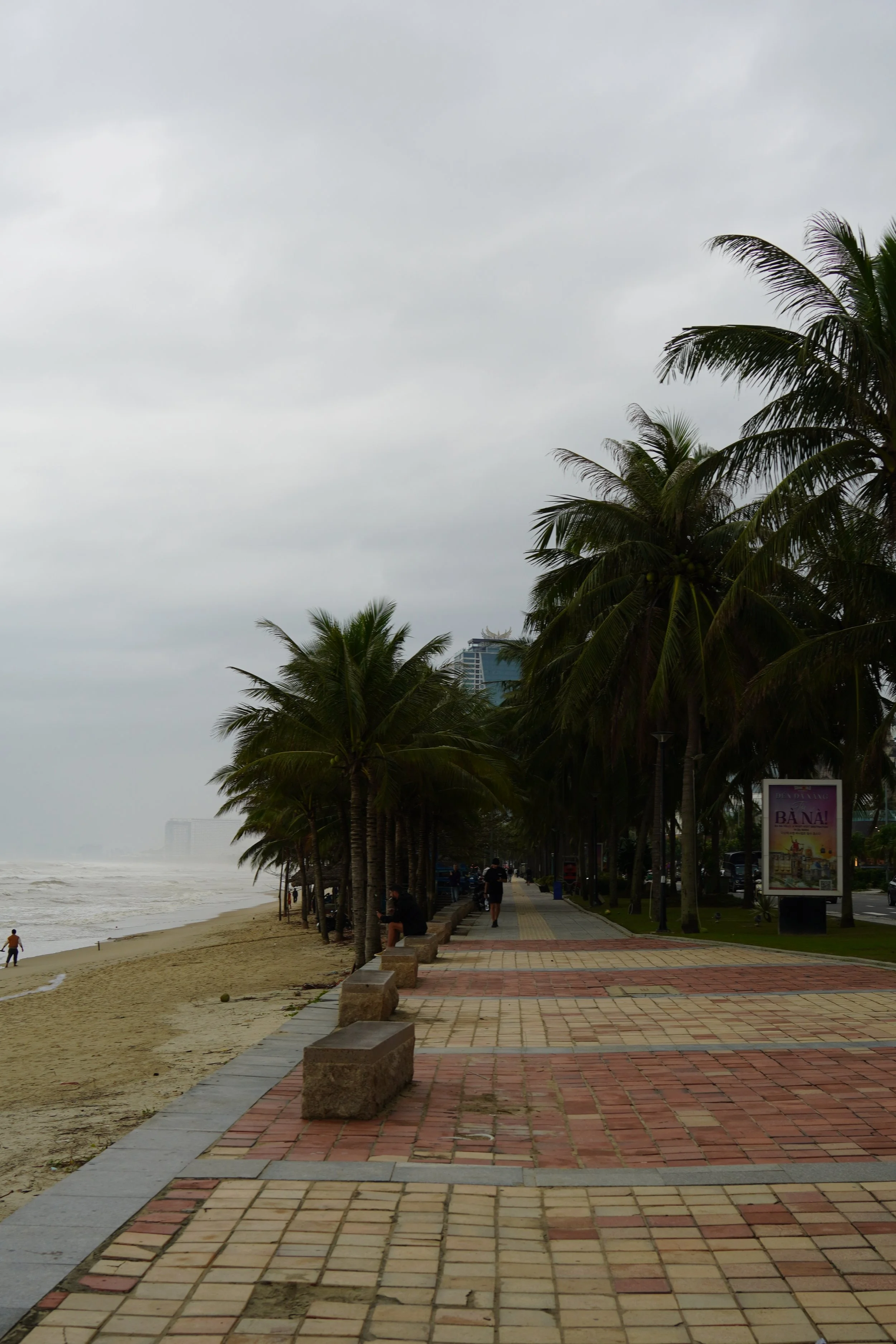 beach boardwalk da nang_my khe beach.jpg