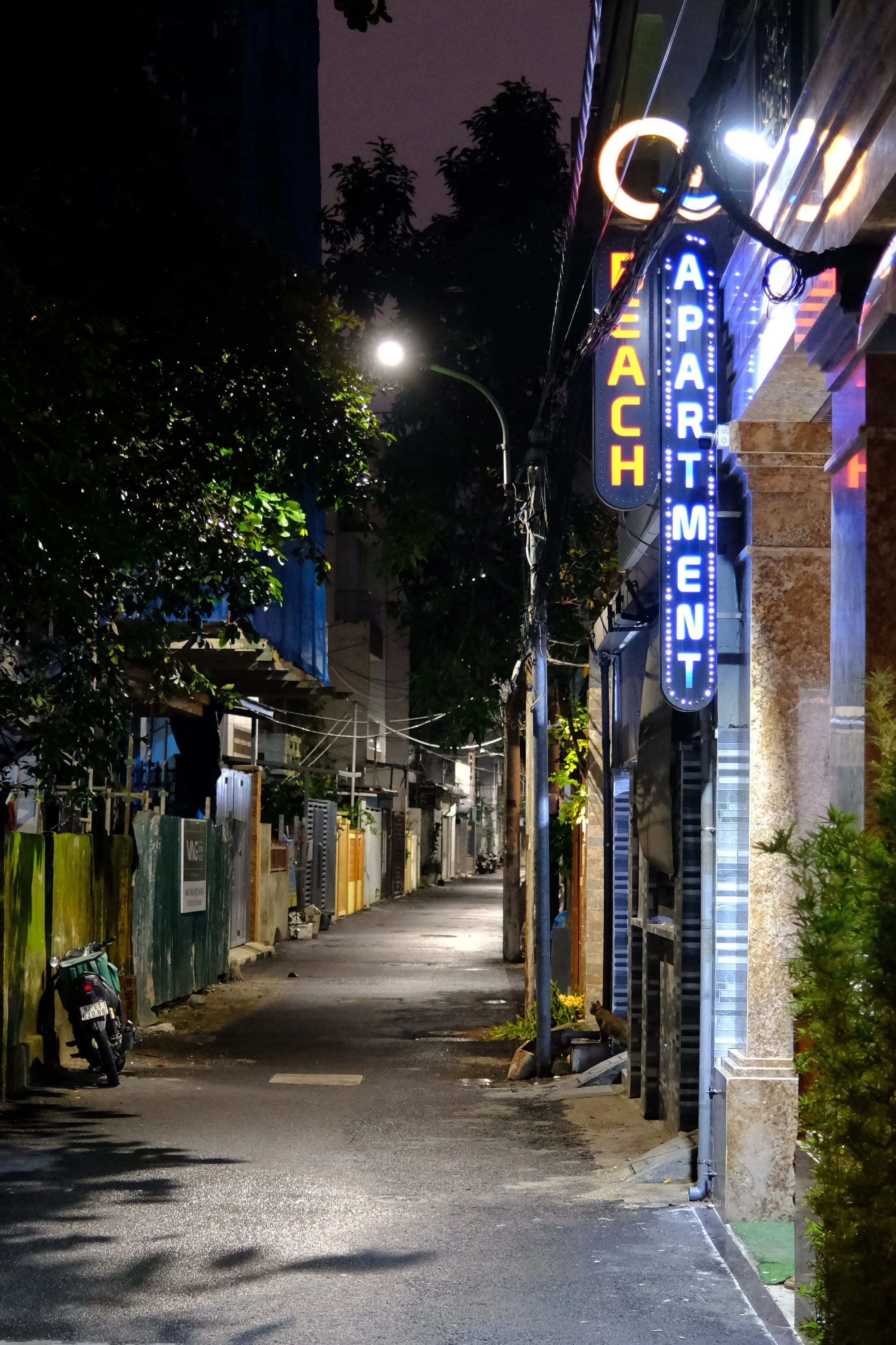 night street photography vietnam.jpg