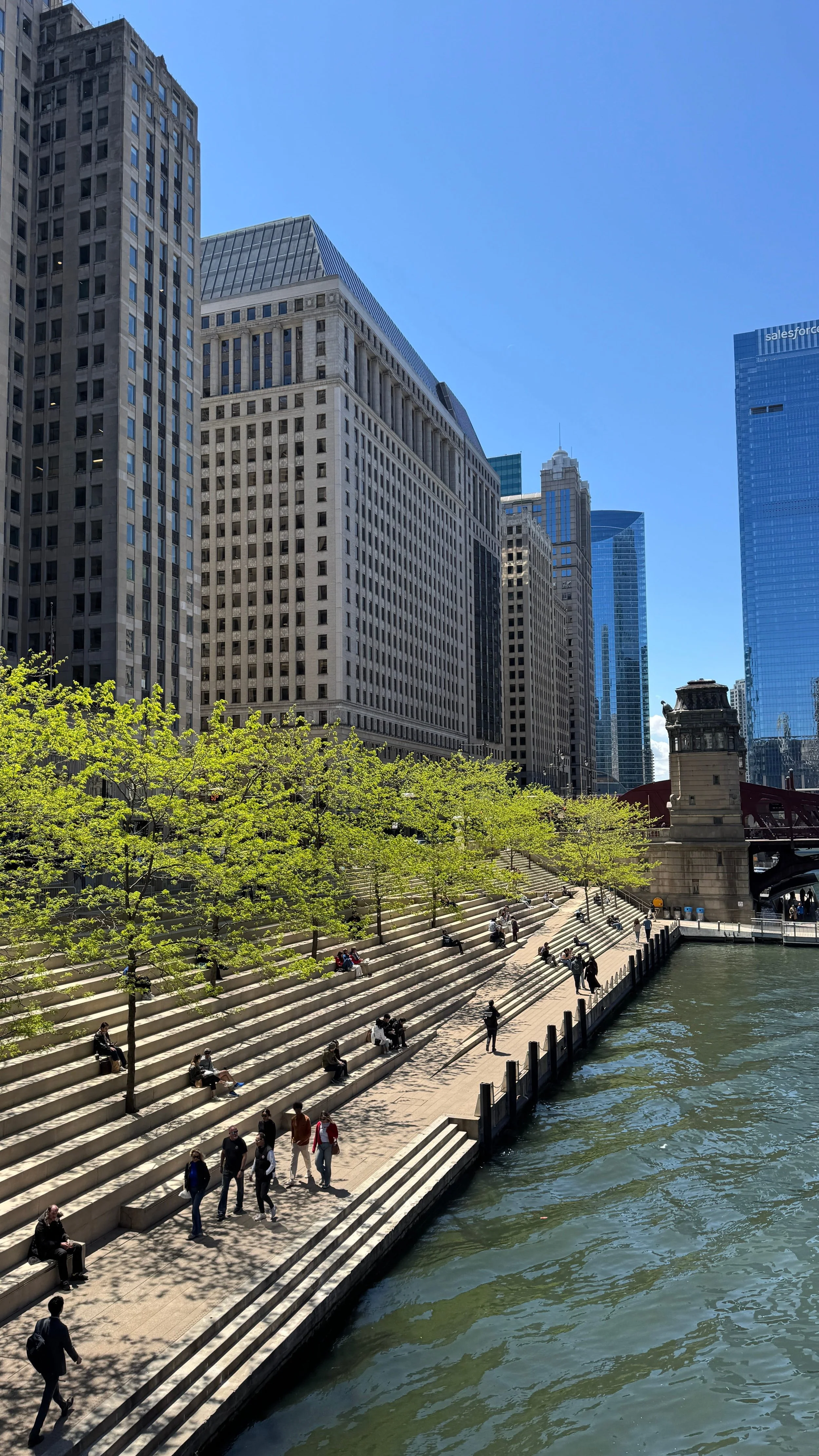 chicago river boardwalk