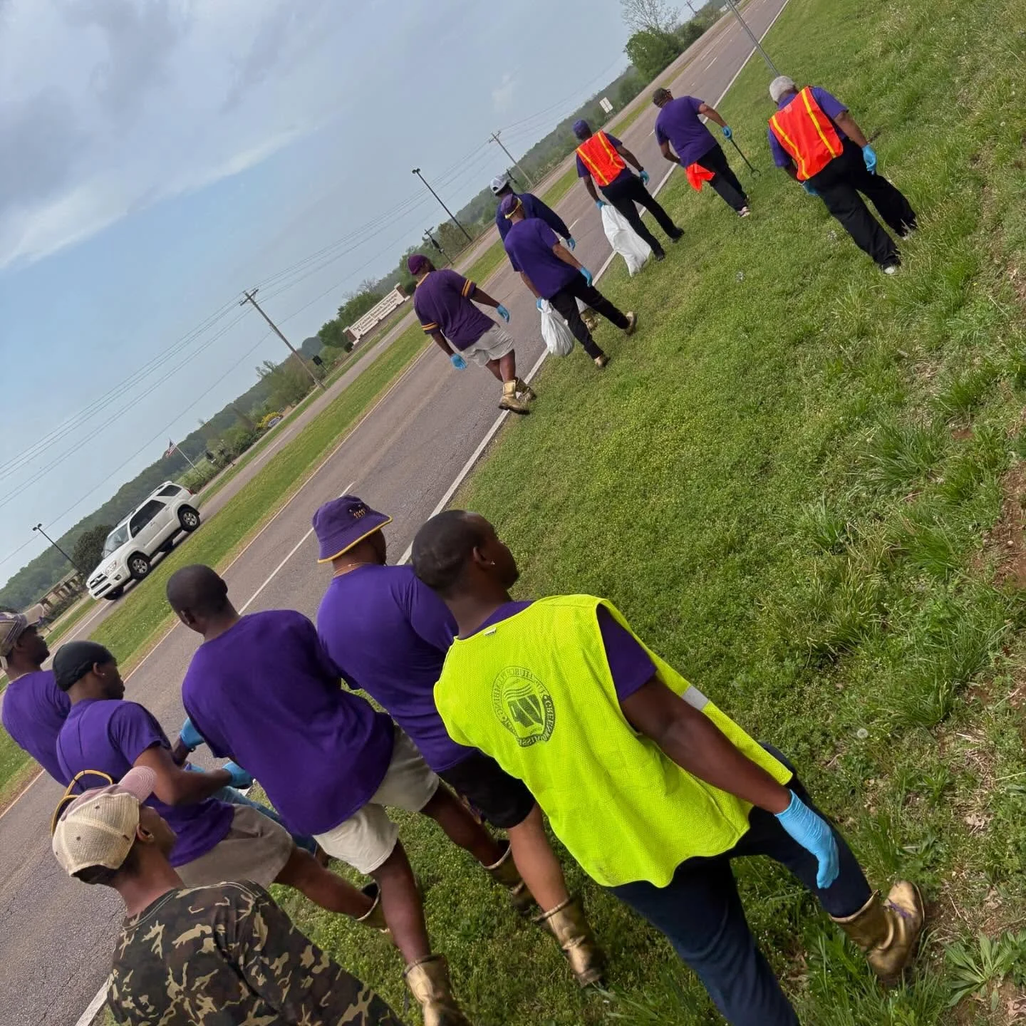 On Friday April 4, the brothers of Theta Delta Delta and Eta Xi participated in highway cleanup. Thank you brothers and Eta Xi for continuing this commitment! RQQ