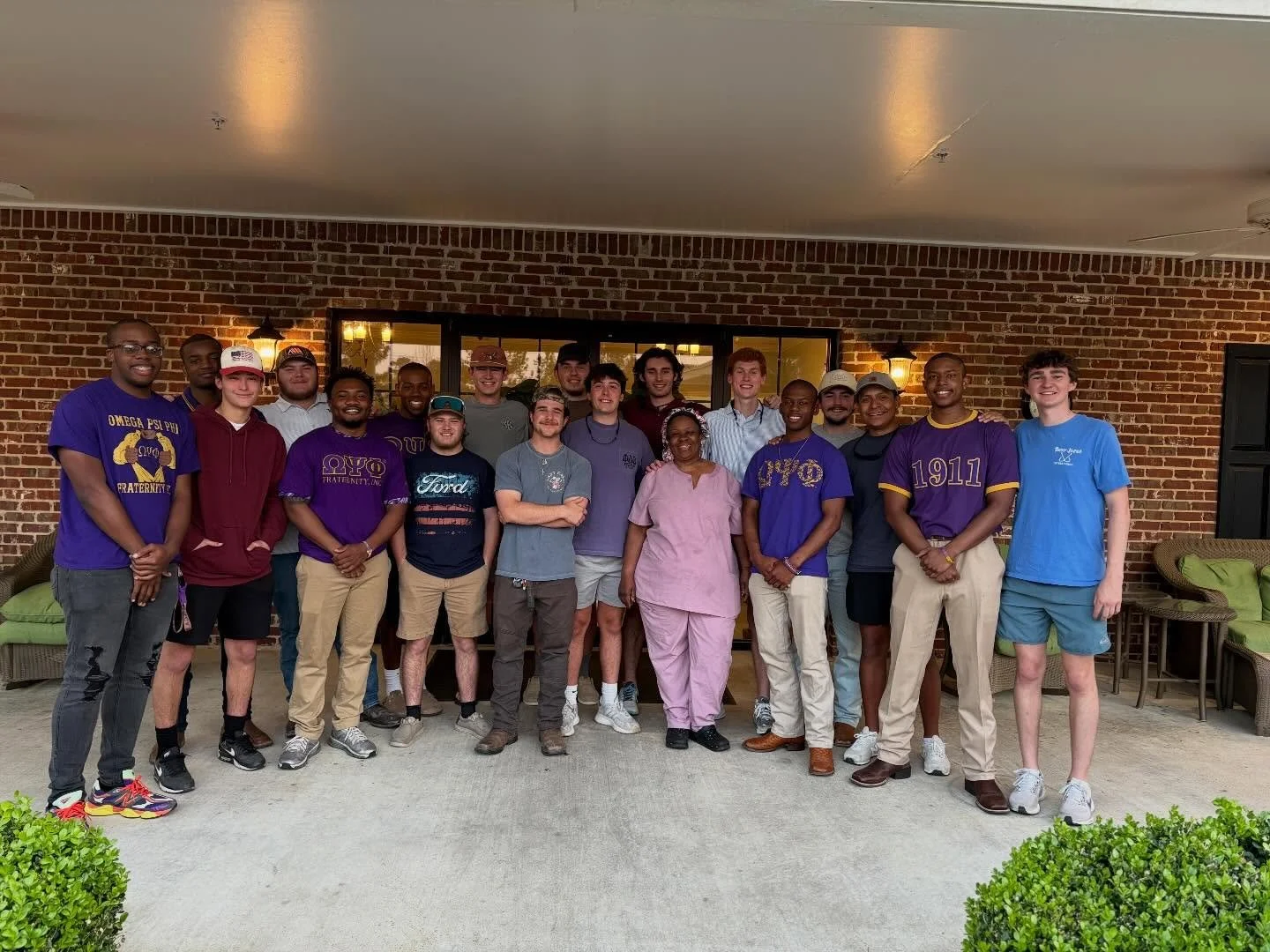 Proud to partner alongside Phi Delta Theta as we gave back to our community through volunteering at a local nursing home. A meaningful reminder that service and leadership go hand in hand.💜