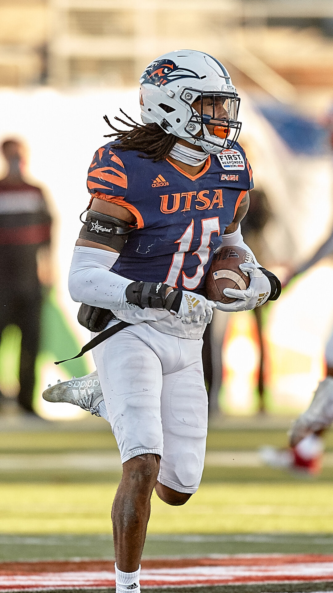 utsa-football-bowl-Vertical2.jpg