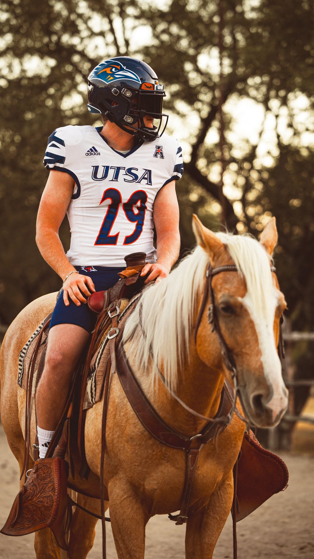 utsa-football-uniform-horse.jpg