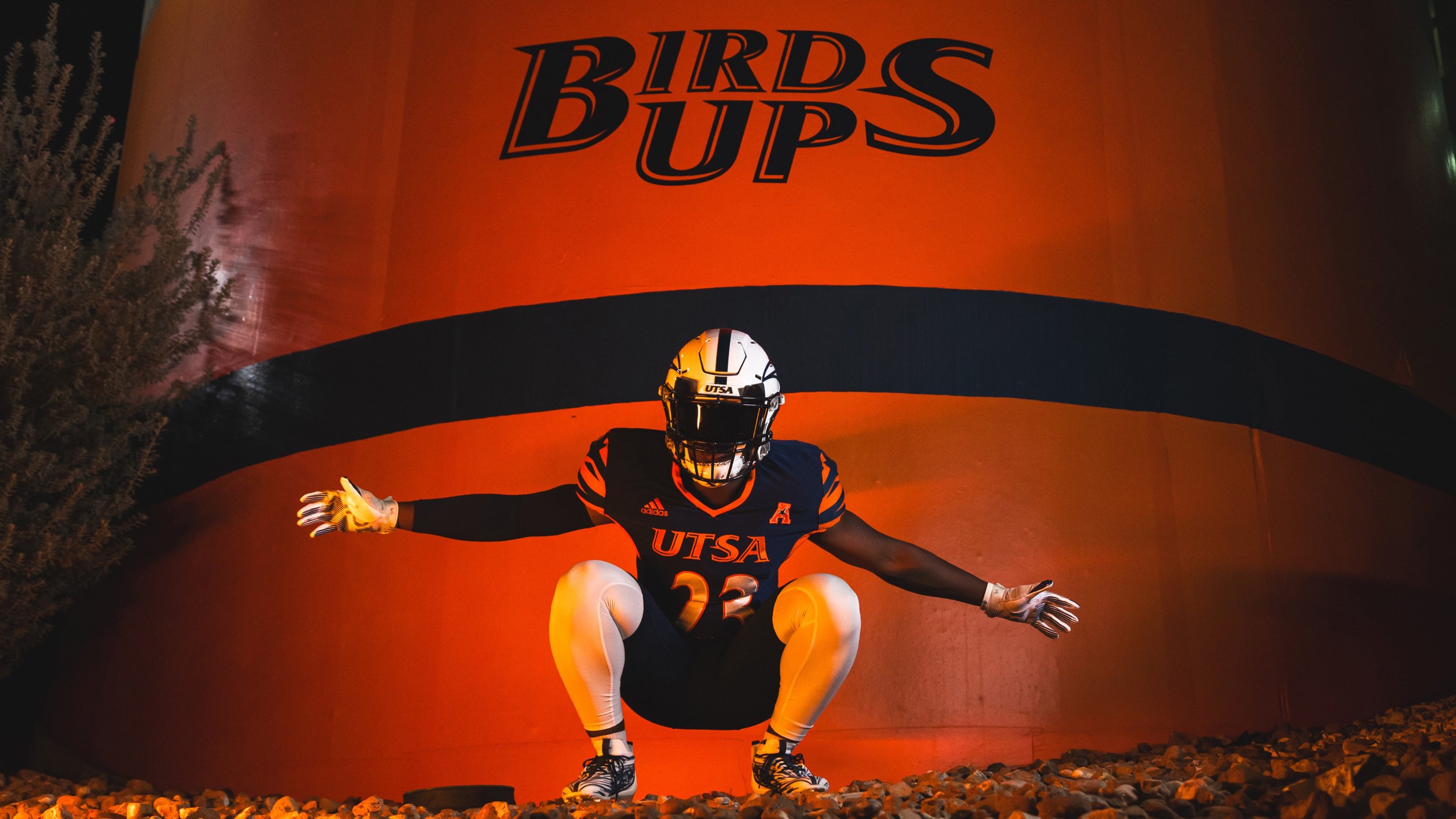 UTSA Football Uniform - Alamodome