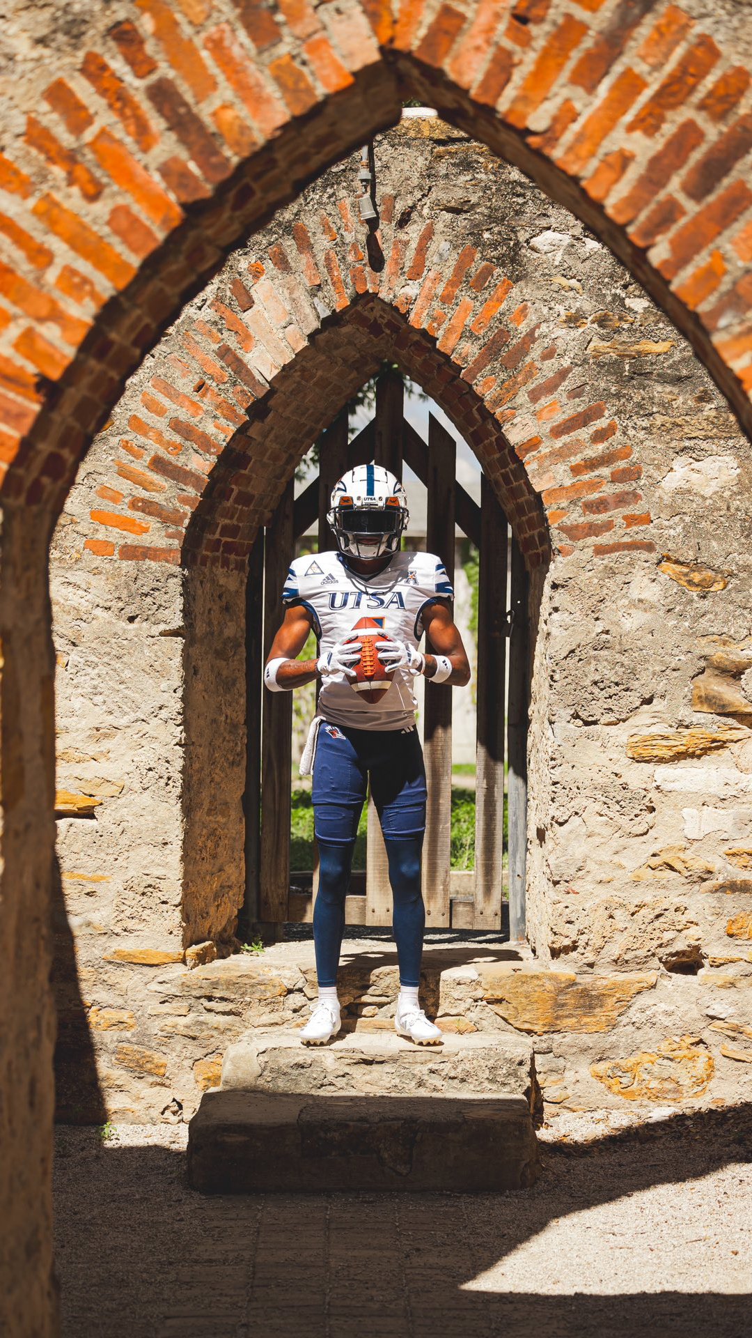 UTSA Football Uniform - Bricks Monument