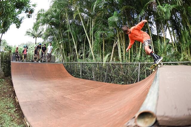 The keiki have been stoking on the front yard mini ramp sessions! Can&rsquo;t wait for the day these guys have a rad park to play in and progress! @make_it_legal_plz 
Tag us in your stories and posts for features! #kso #kauaisk8ohana
&bull;
&bull;
&b