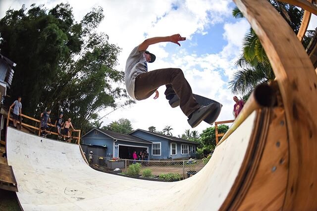 It&rsquo;s a perfect day to get out and skate! Tag us for features!! And keep spreading the word Kauai...let&rsquo;s build up this sk8 community and show the need for skateparks on this island!!
&bull;
&bull;
&bull;
&bull;
&bull;
#skateboard #skate #
