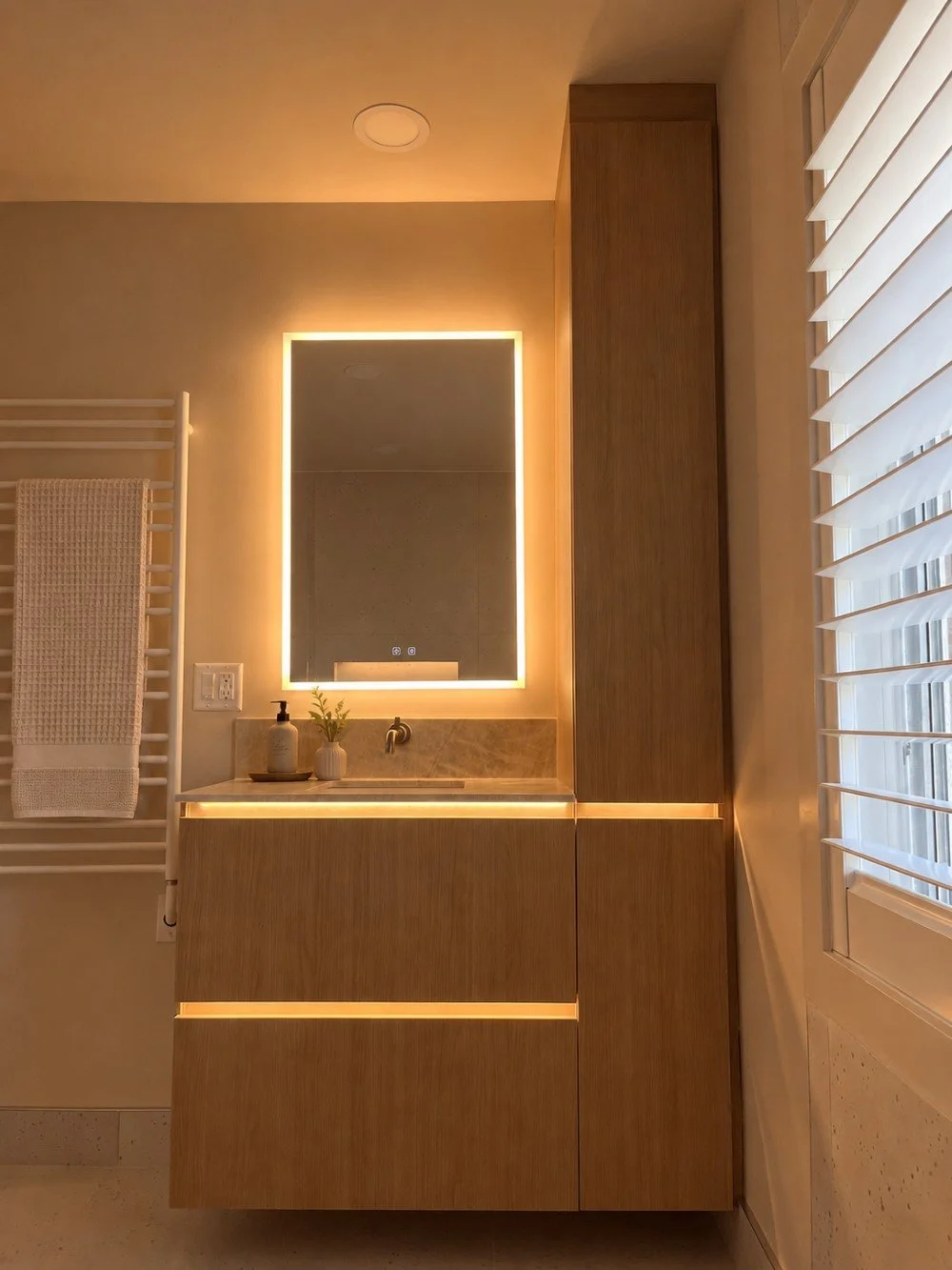LED lid bathroom cabinets